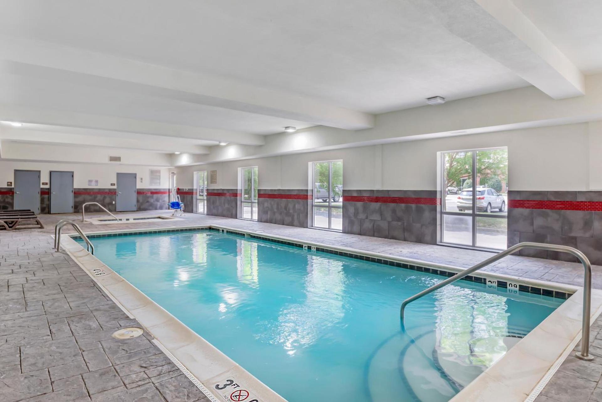 Comfort Suites At Virginia Center Commons photo 87