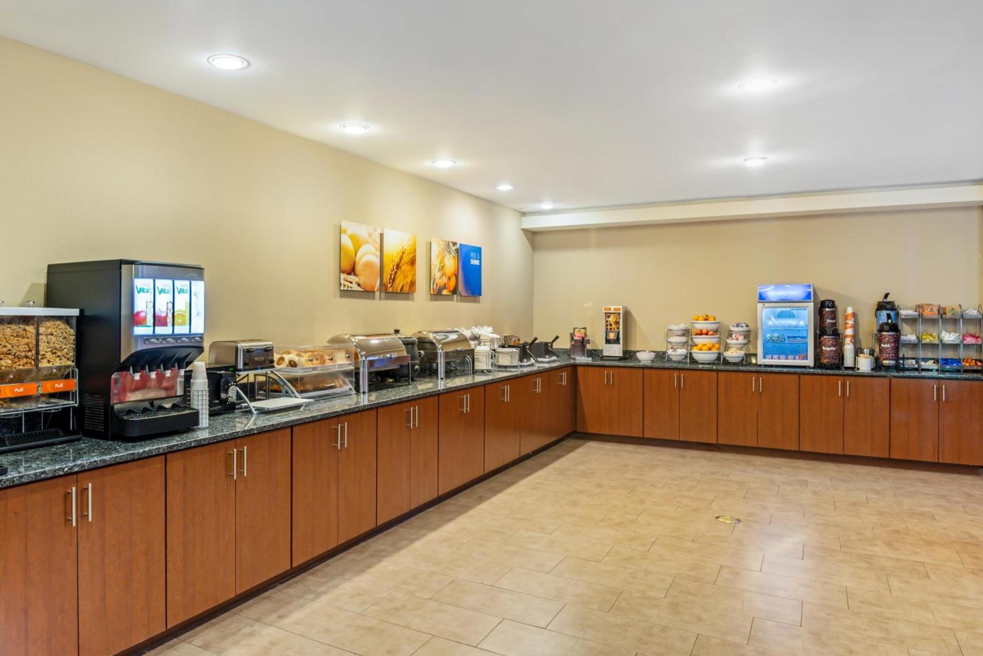Comfort Suites At Virginia Center Commons photo 84