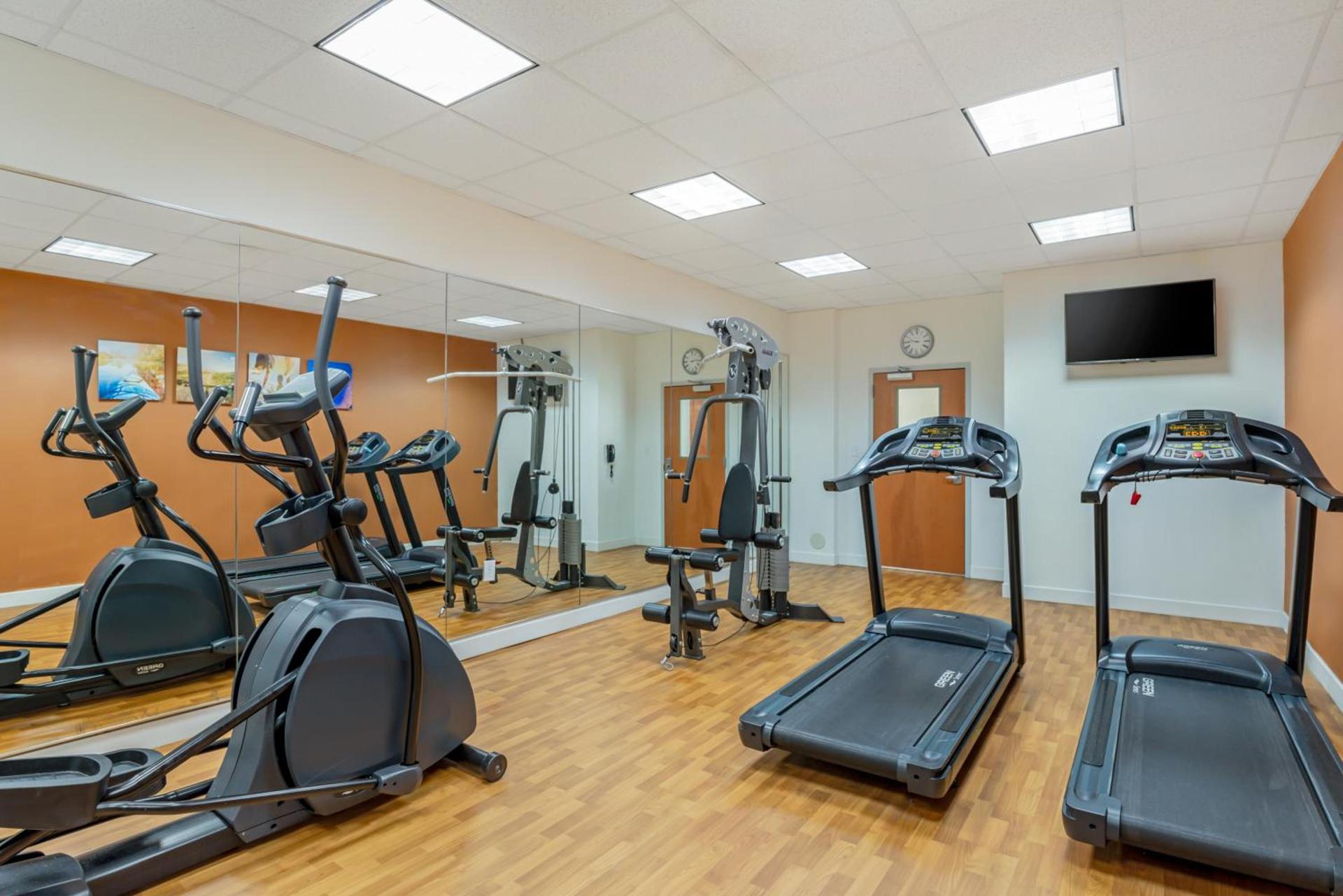 Comfort Suites At Virginia Center Commons photo 65