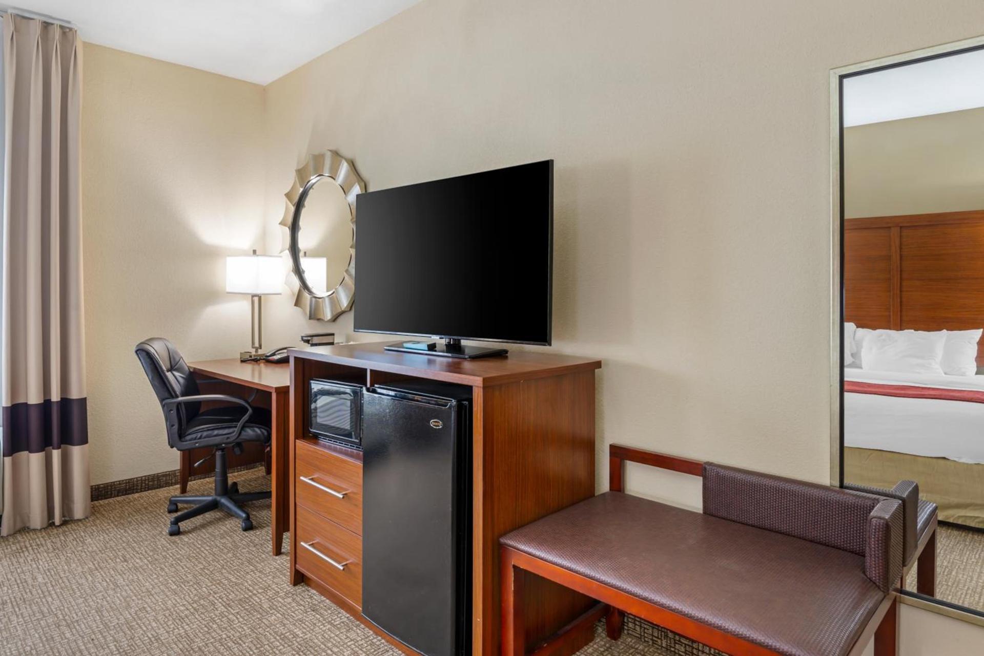 Comfort Suites At Virginia Center Commons photo 75