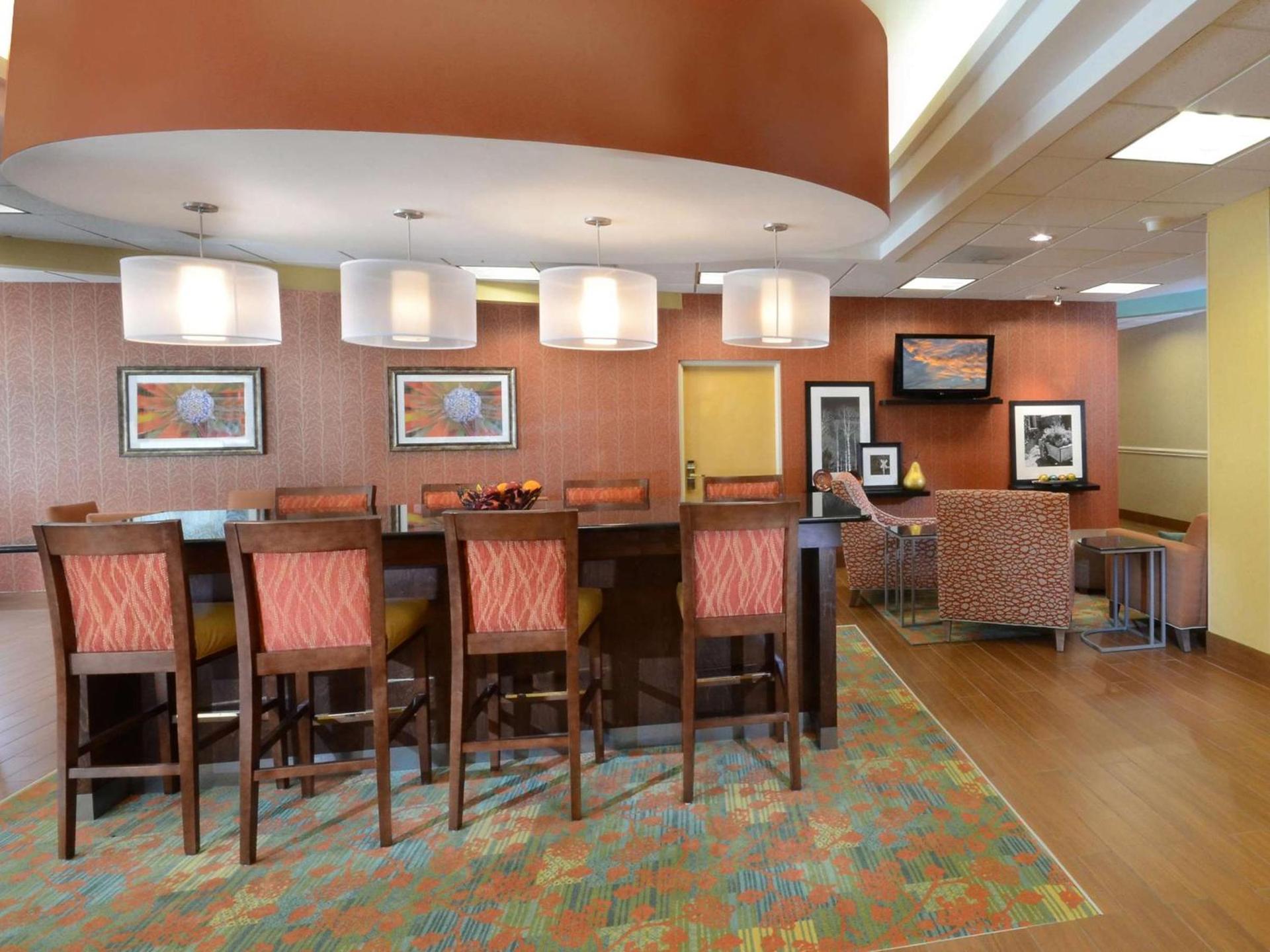 Hampton Inn Martinsville photo 12