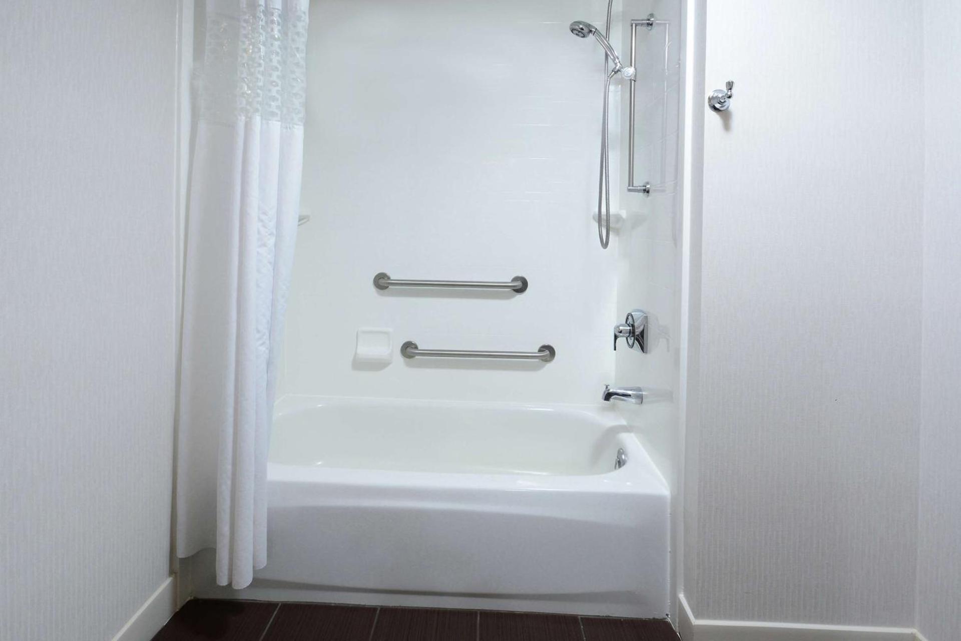 Hampton Inn Martinsville photo 25