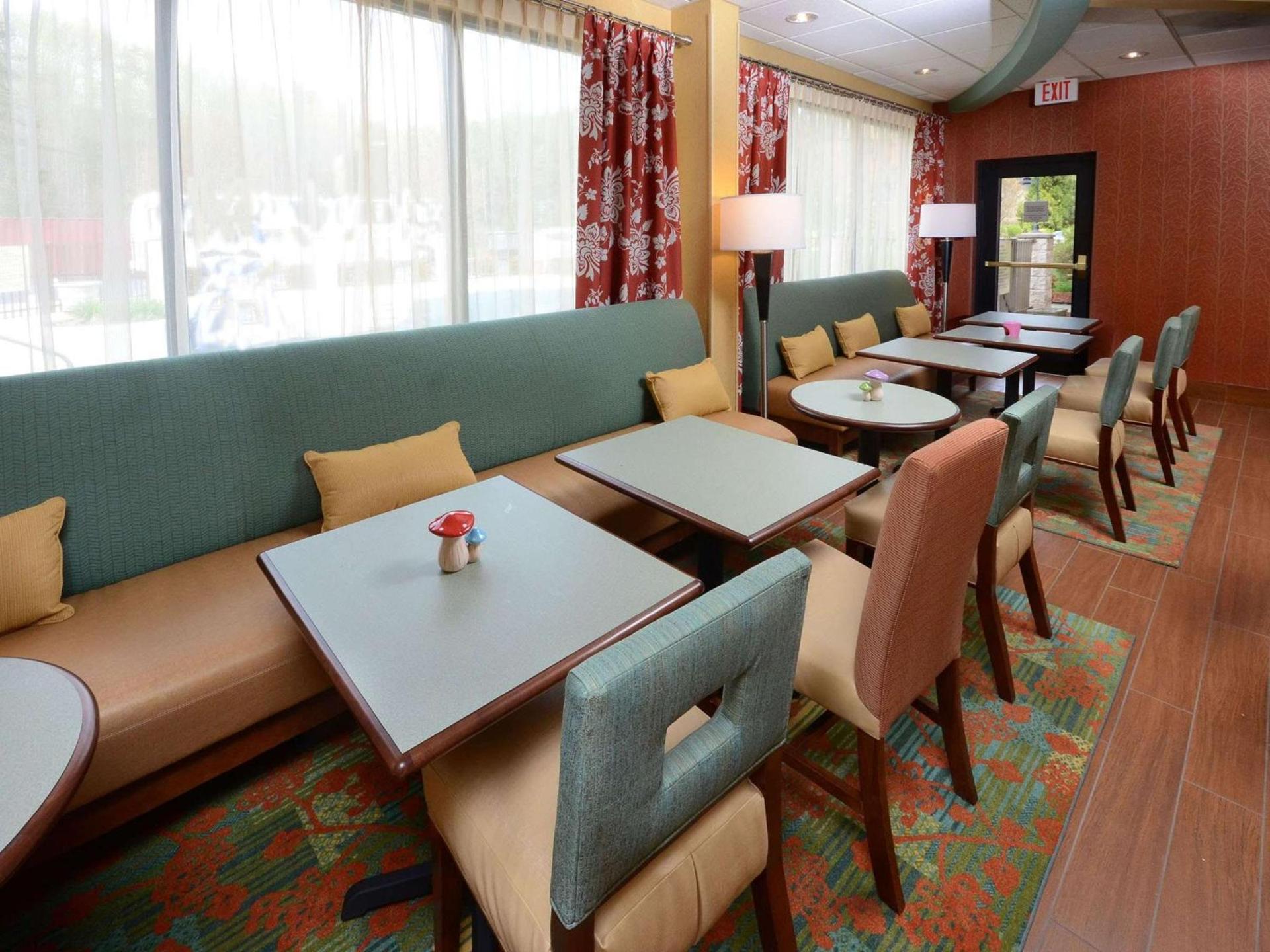 Hampton Inn Martinsville photo 11