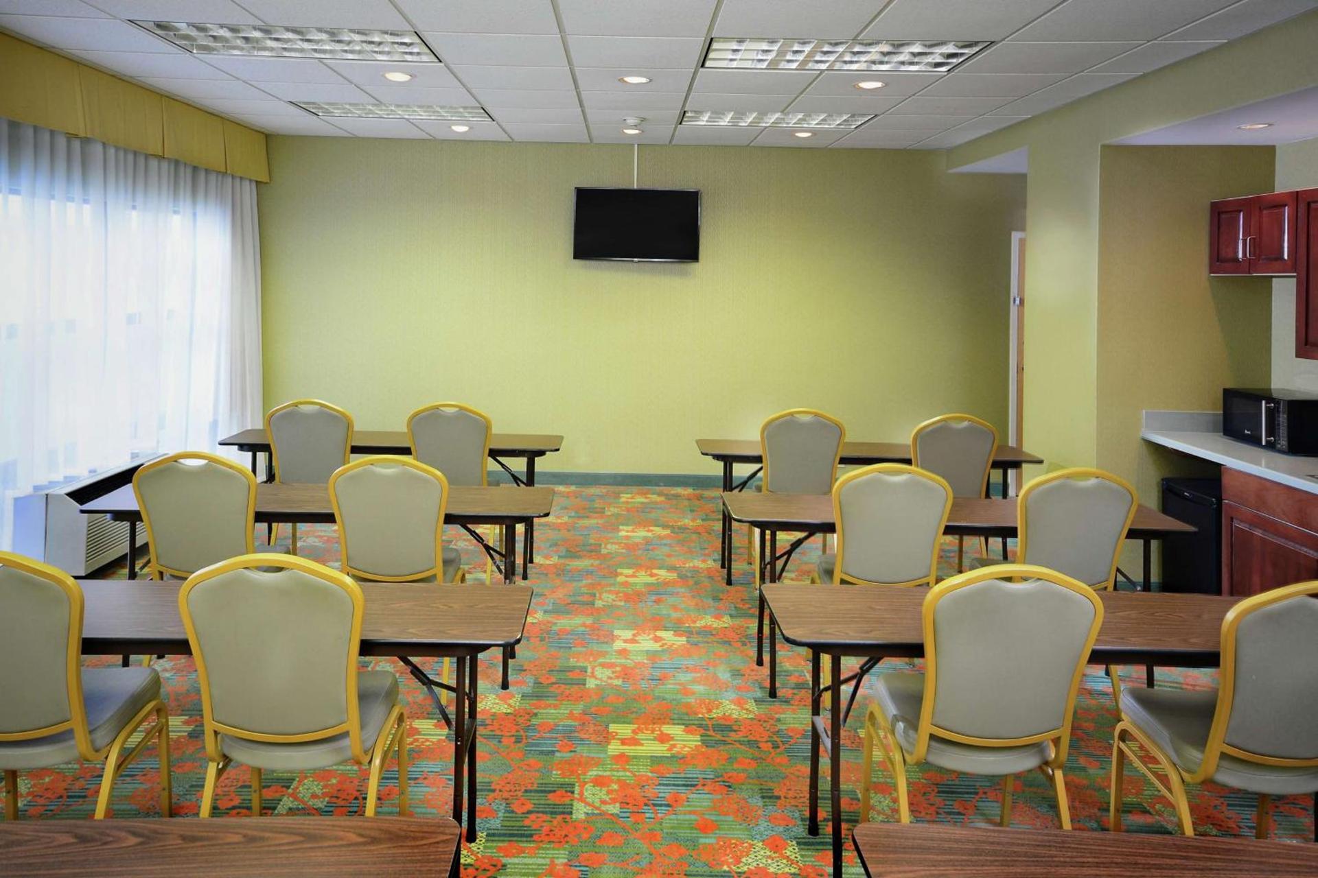 Hampton Inn Martinsville photo 41