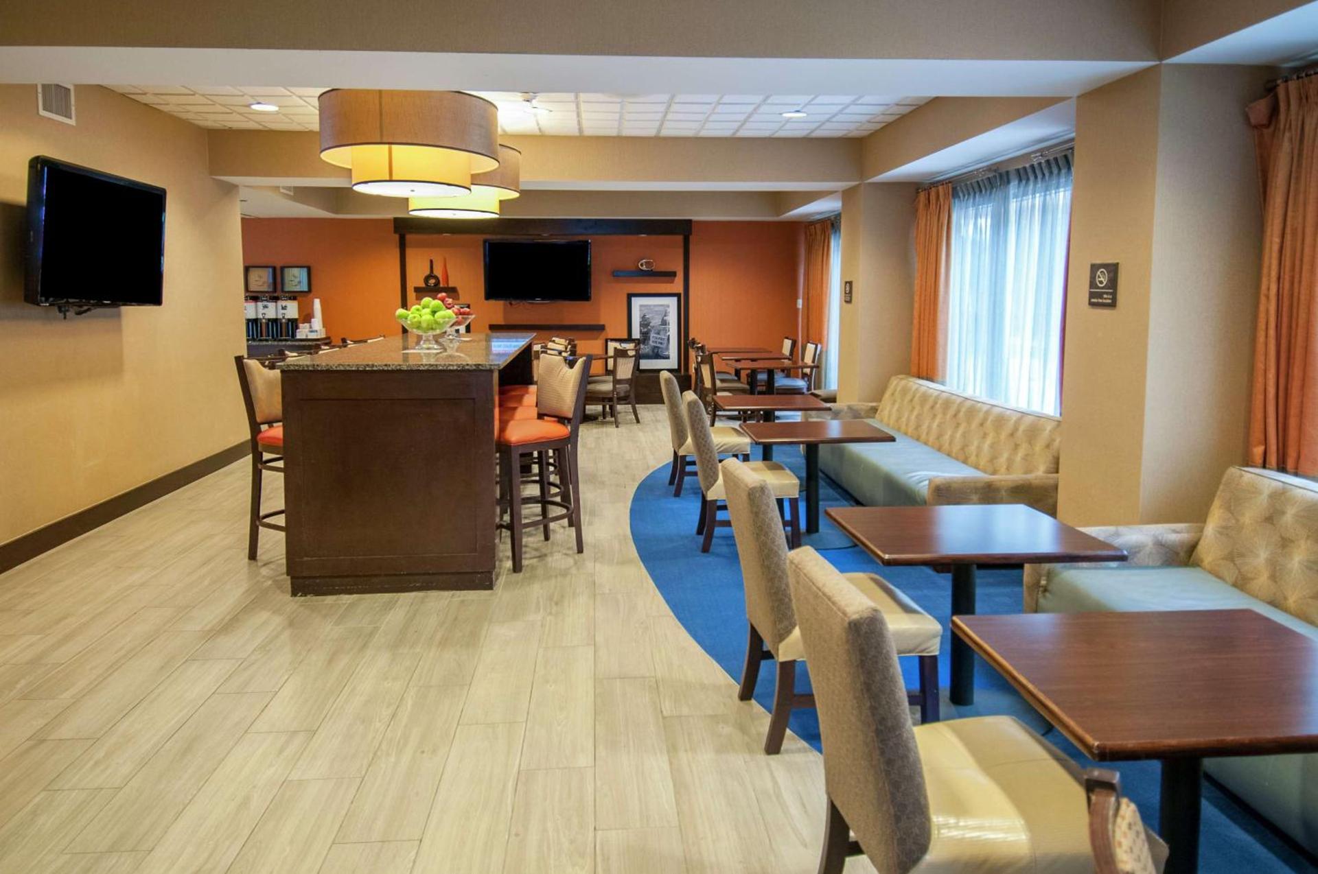 Hampton Inn Metairie photo 6