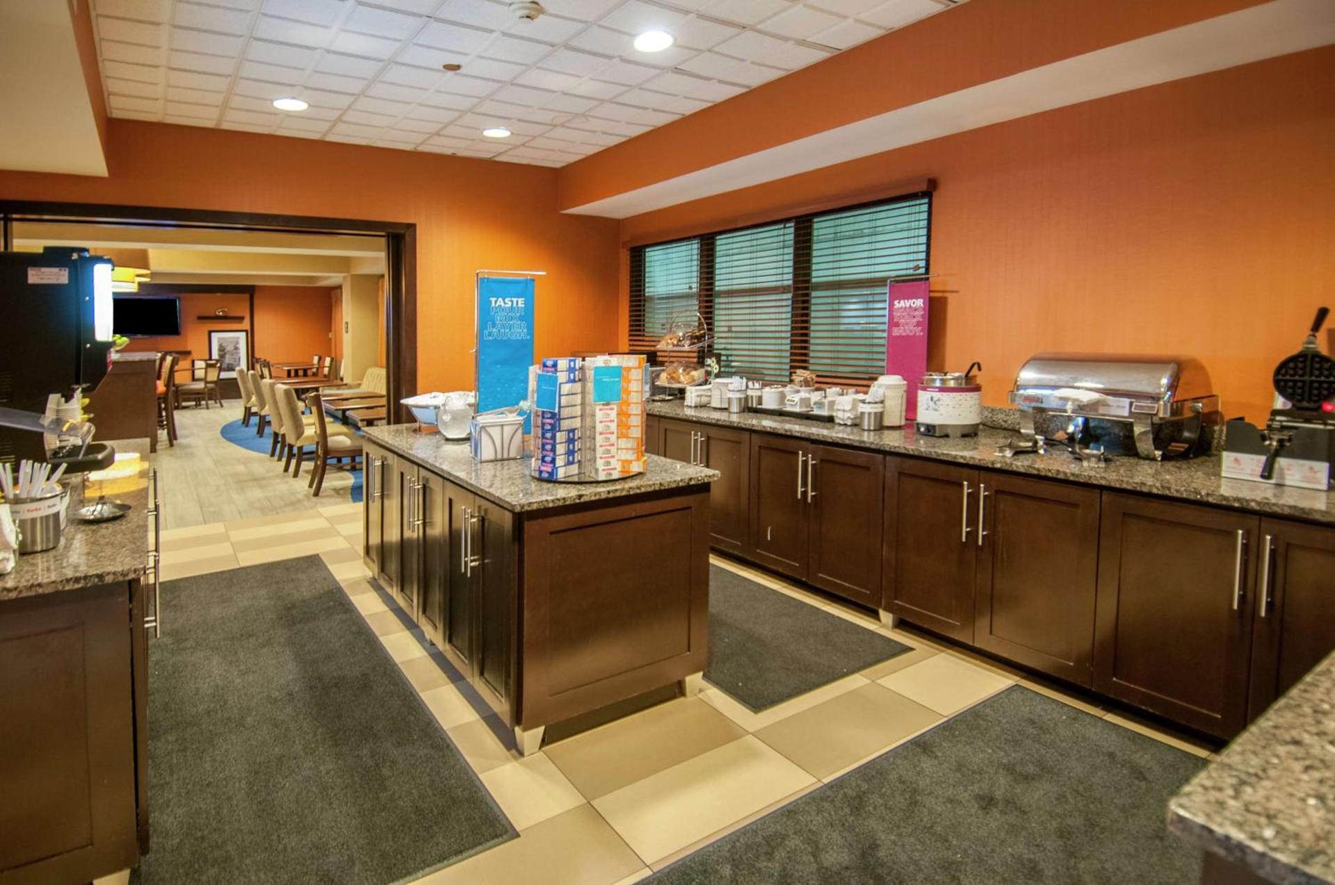 Hampton Inn Metairie photo 9