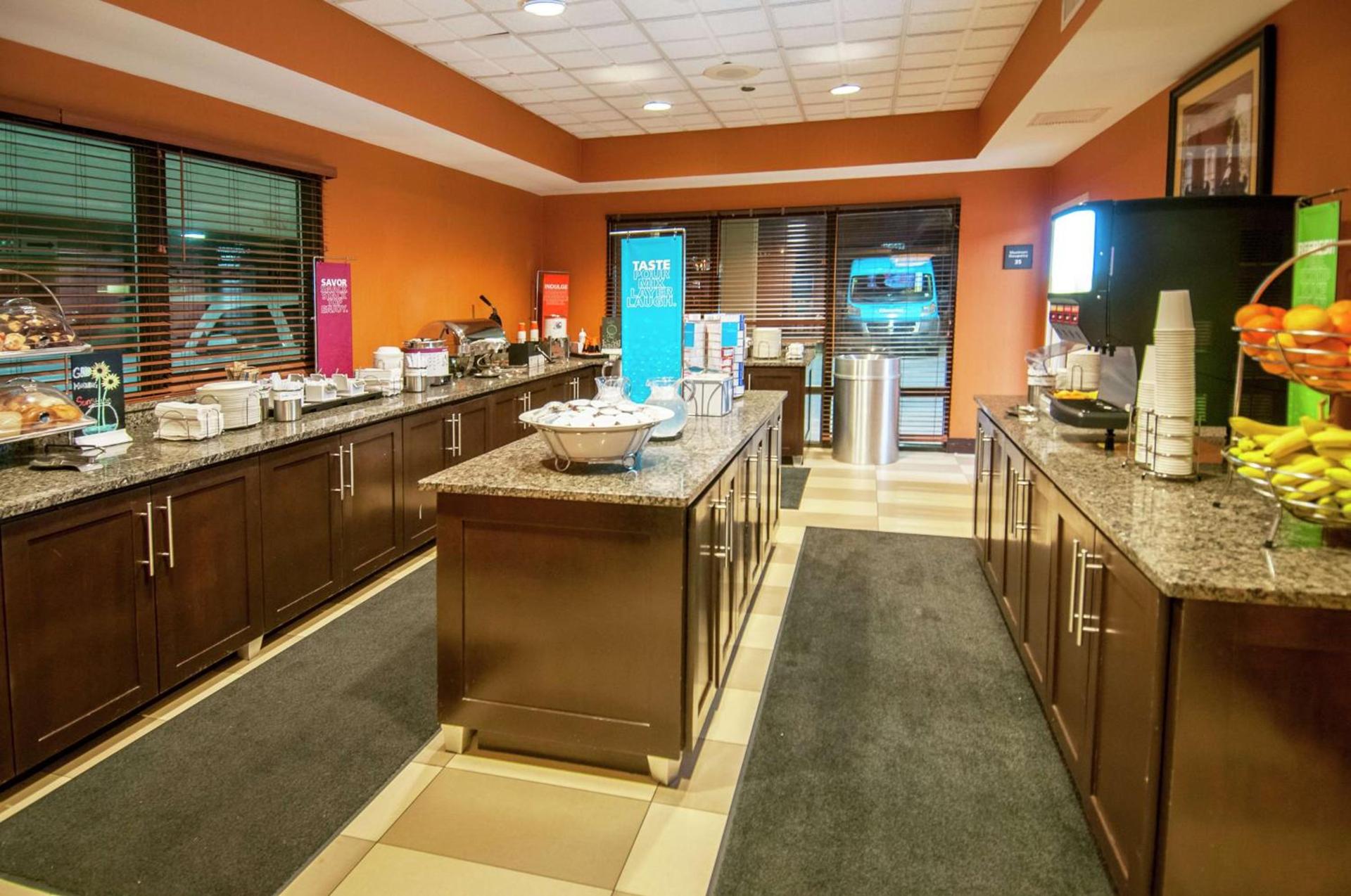 Hampton Inn Metairie photo 13