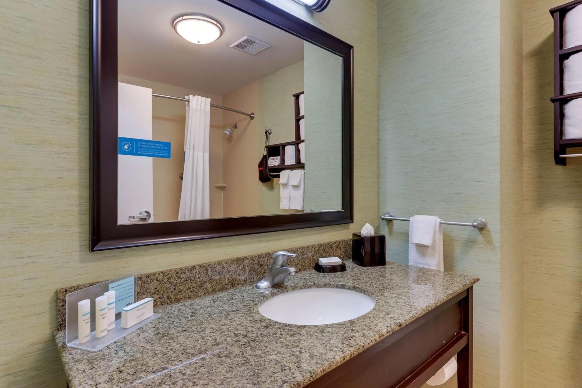 Hampton Inn and Suites Swansboro Near Camp Lejeune photo 41