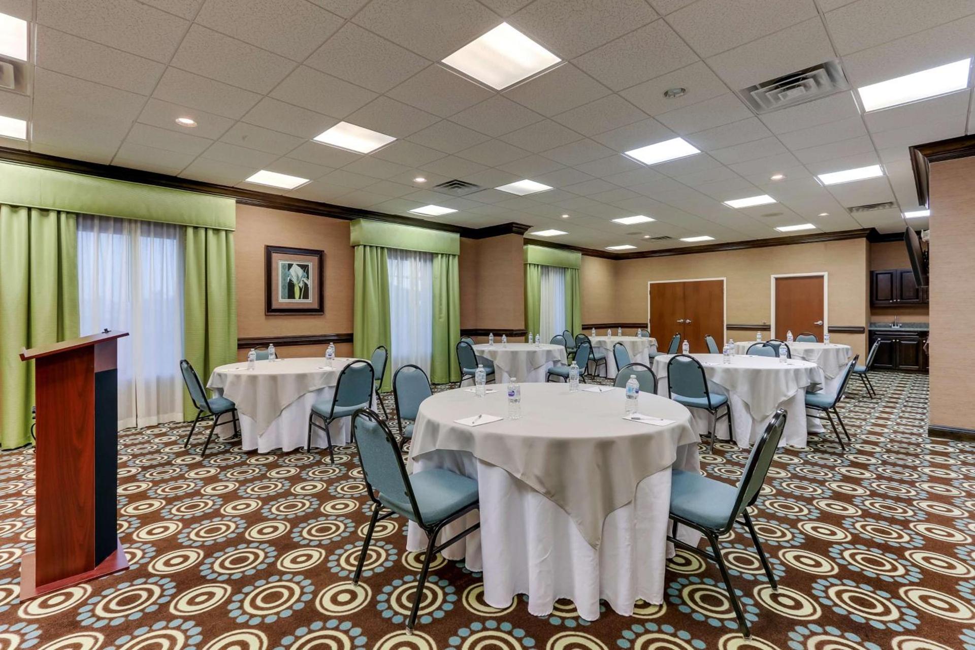 Hampton Inn and Suites Swansboro Near Camp Lejeune photo 53
