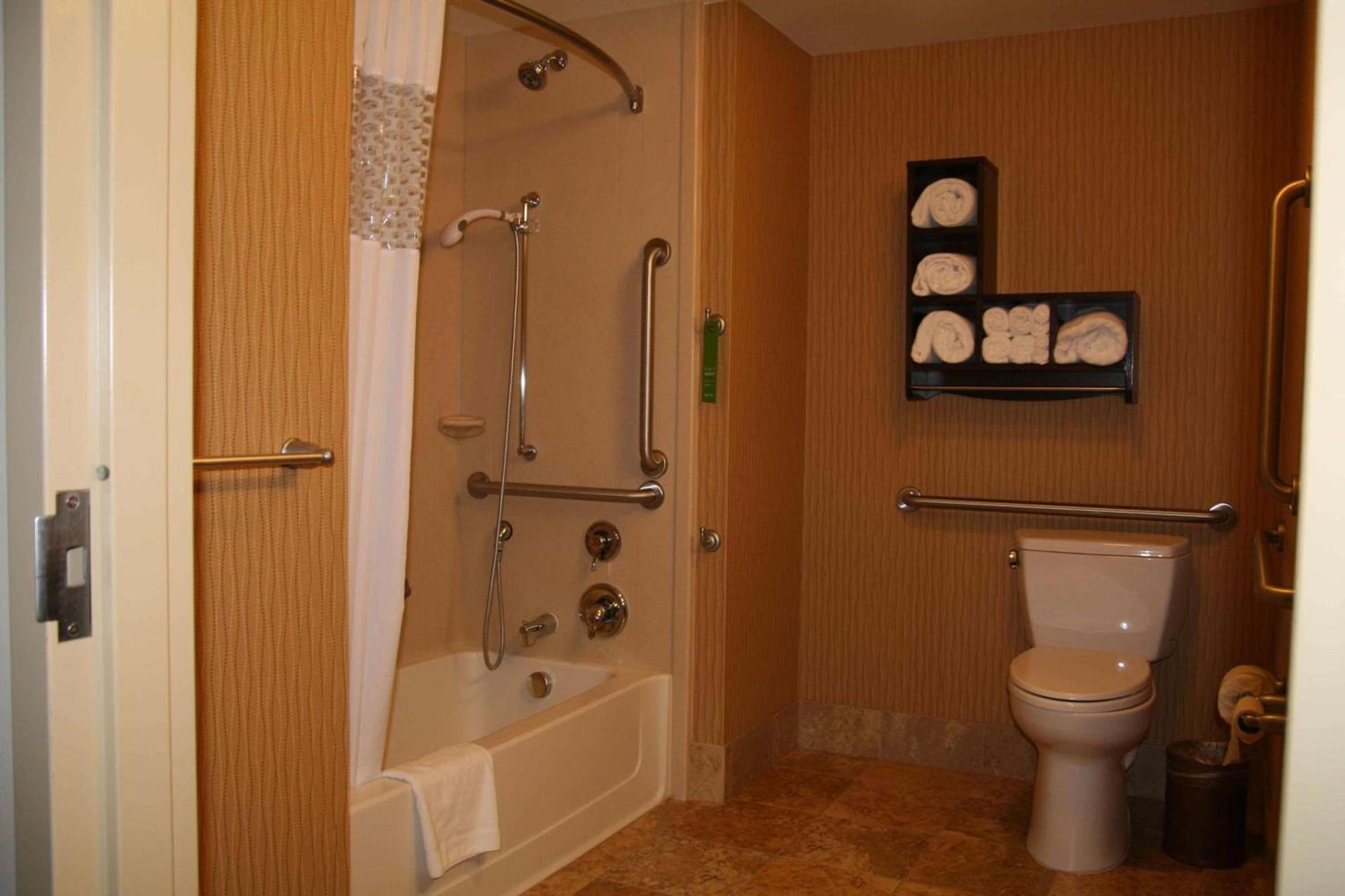 Hampton Inn Union City photo 17