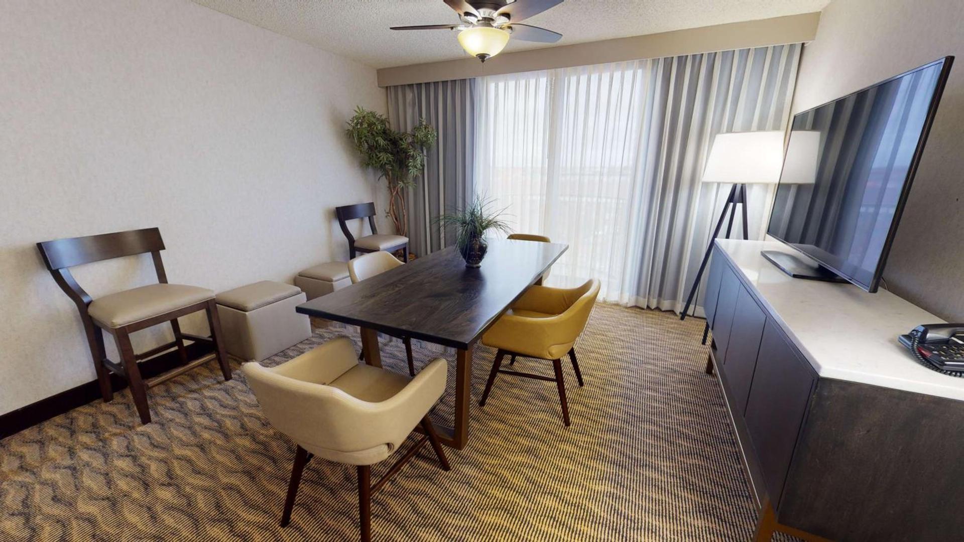 Embassy Suites by Hilton Oklahoma City Will Rogers Airport photo 12