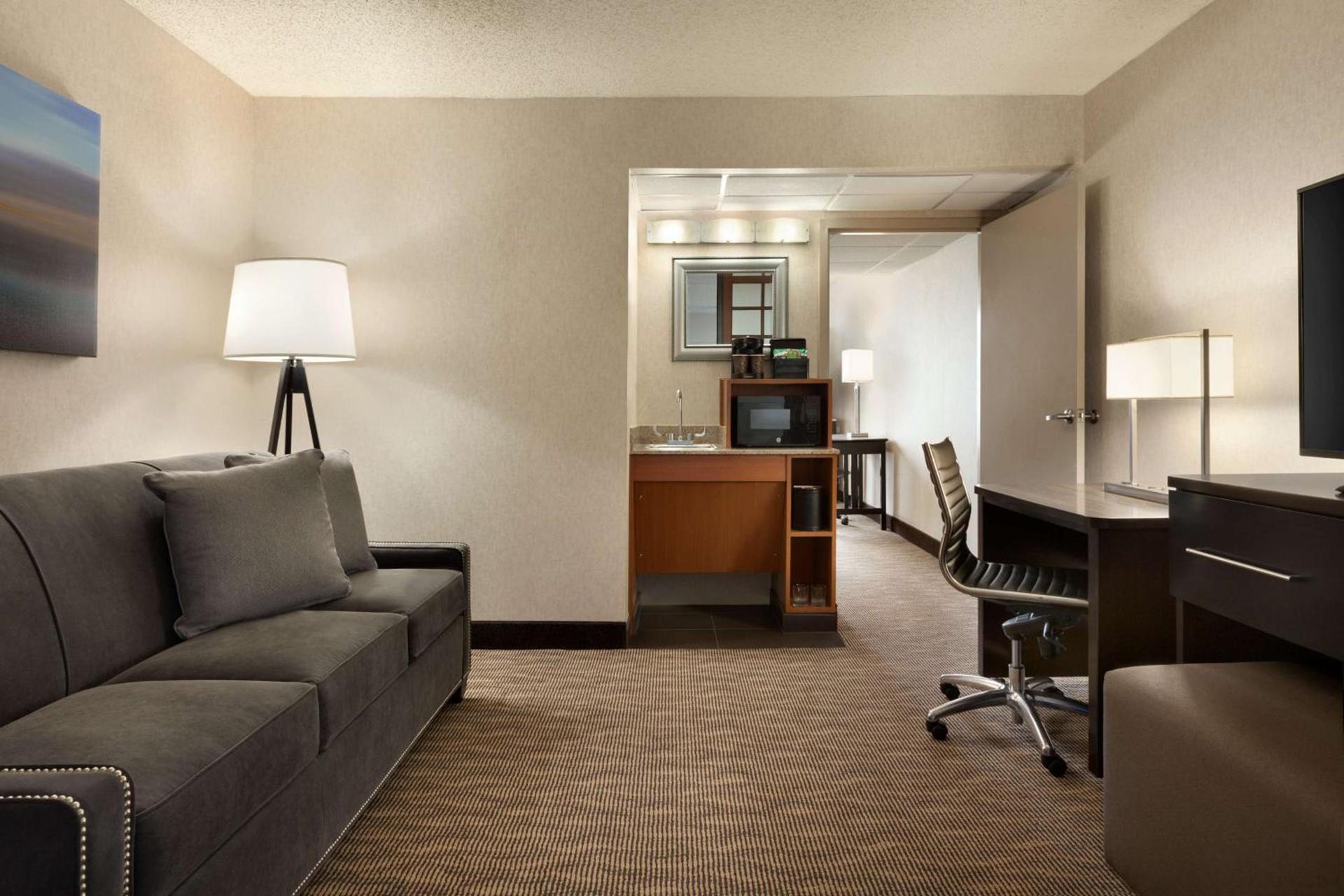 Embassy Suites by Hilton Oklahoma City Will Rogers Airport photo 16
