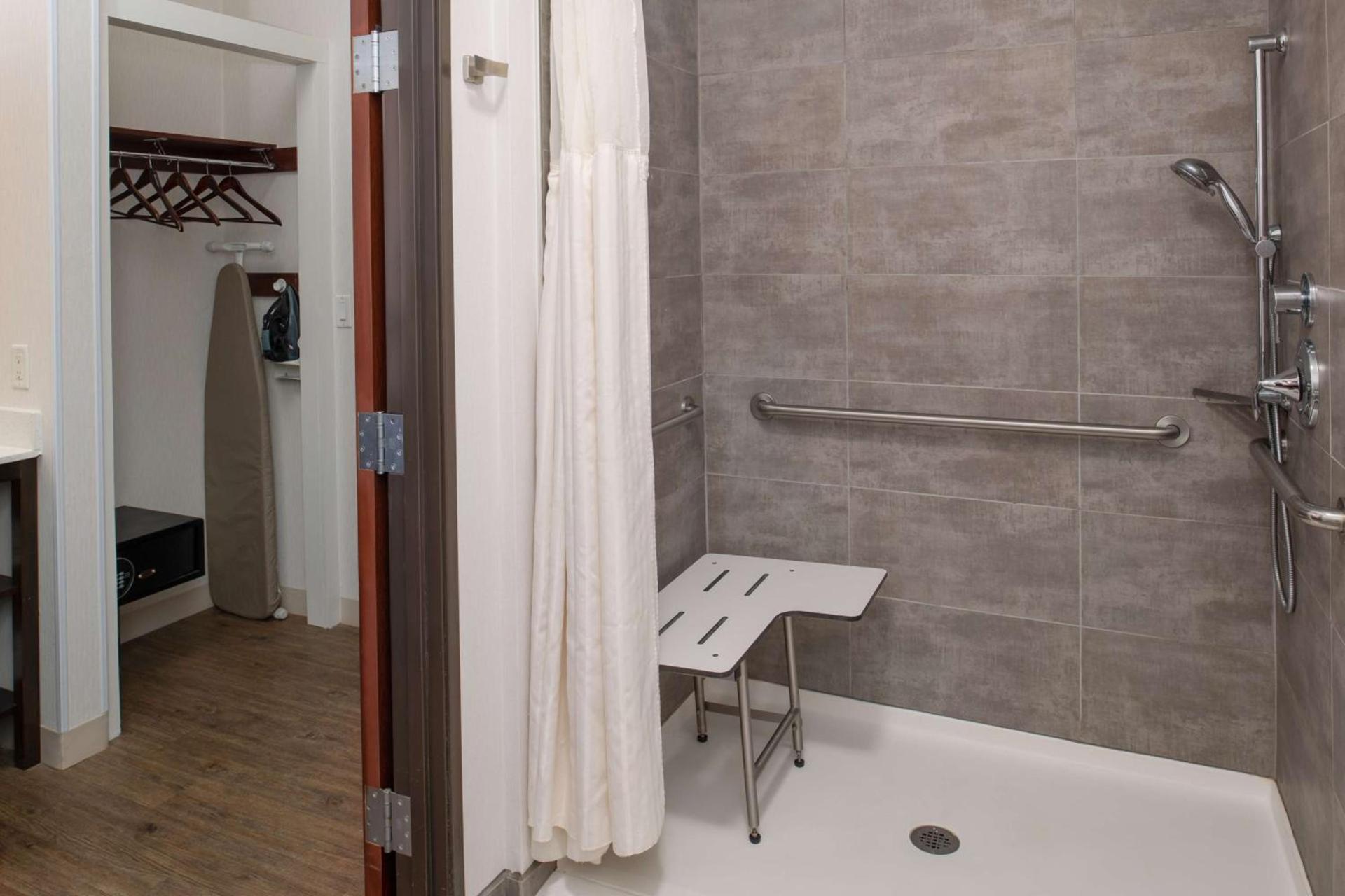 DoubleTree by Hilton Olympia photo 6