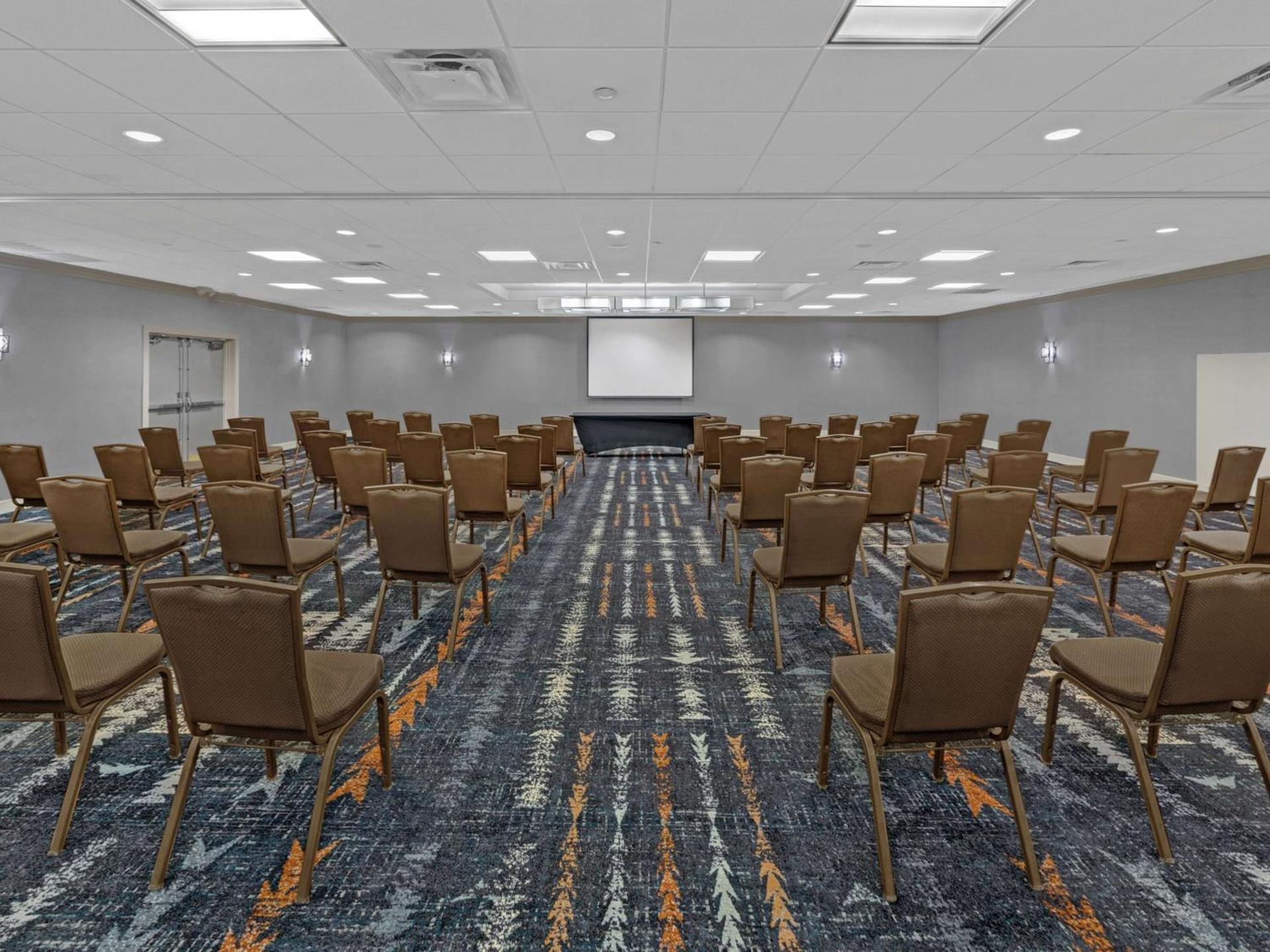 Embassy Suites by Hilton Oklahoma City Will Rogers Airport photo 32