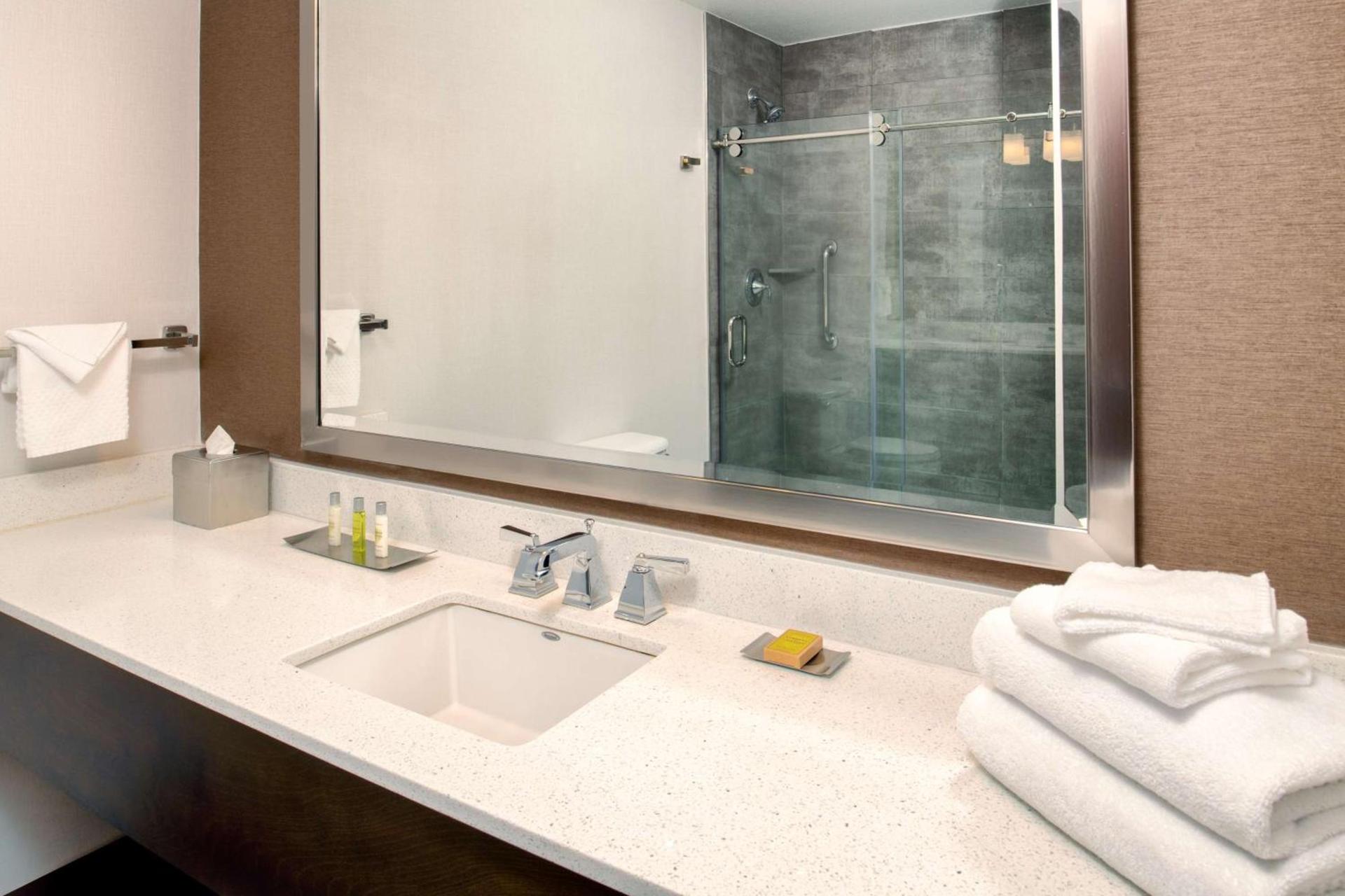 DoubleTree by Hilton Olympia photo 10