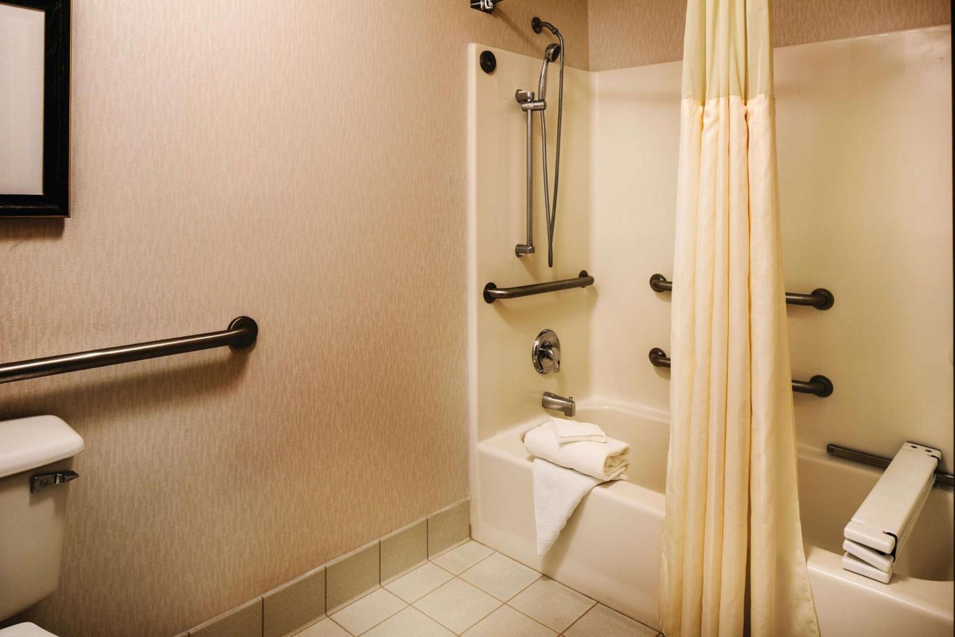 DoubleTree by Hilton Olympia photo 17