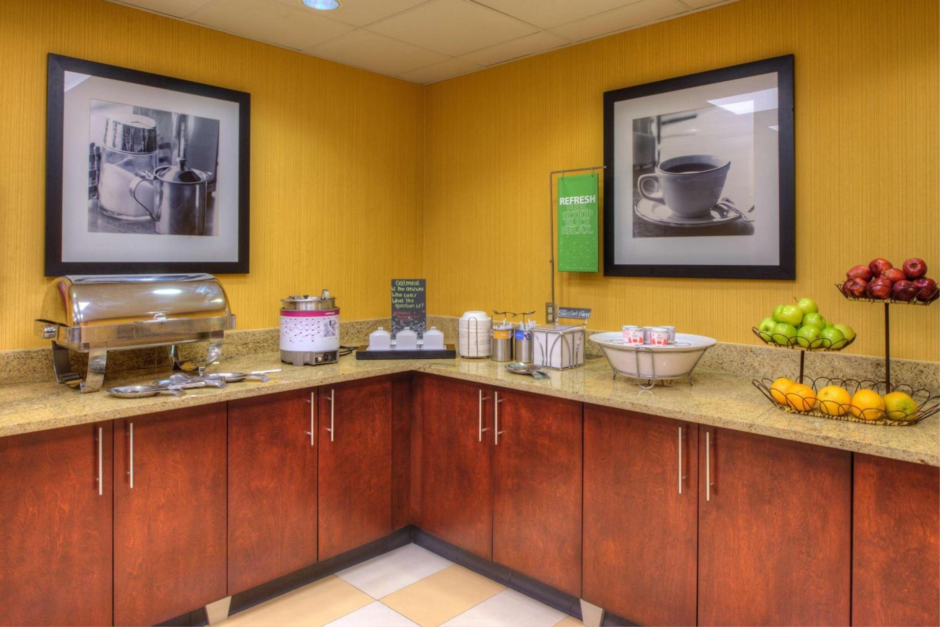 Hampton Inn & Suites Ontario photo 17