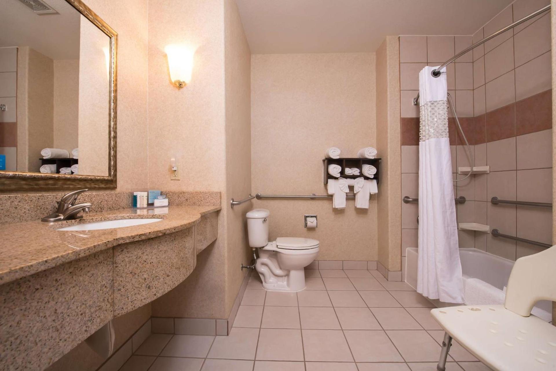 Hampton Inn & Suites Ontario photo 27