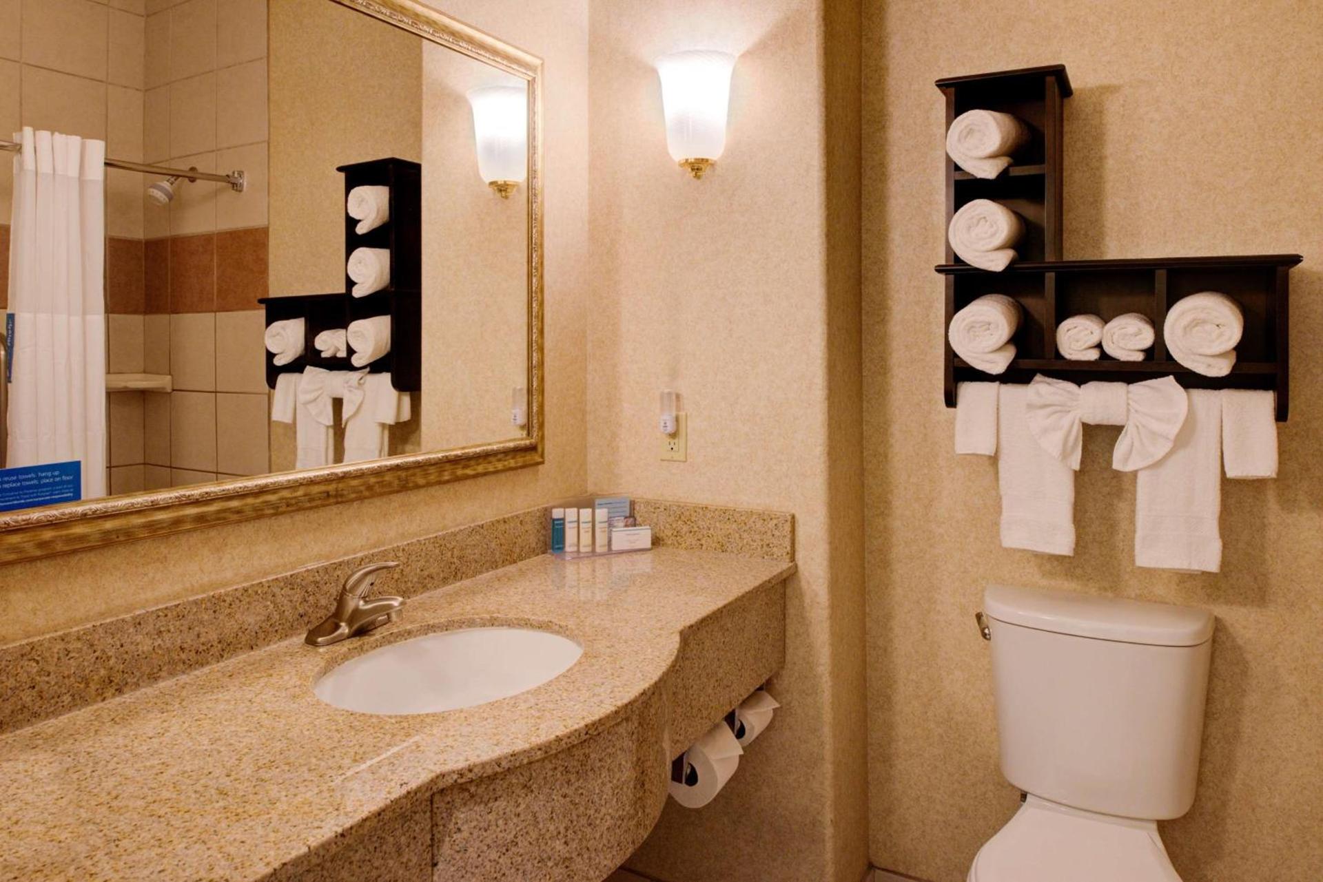 Hampton Inn & Suites Ontario photo 29