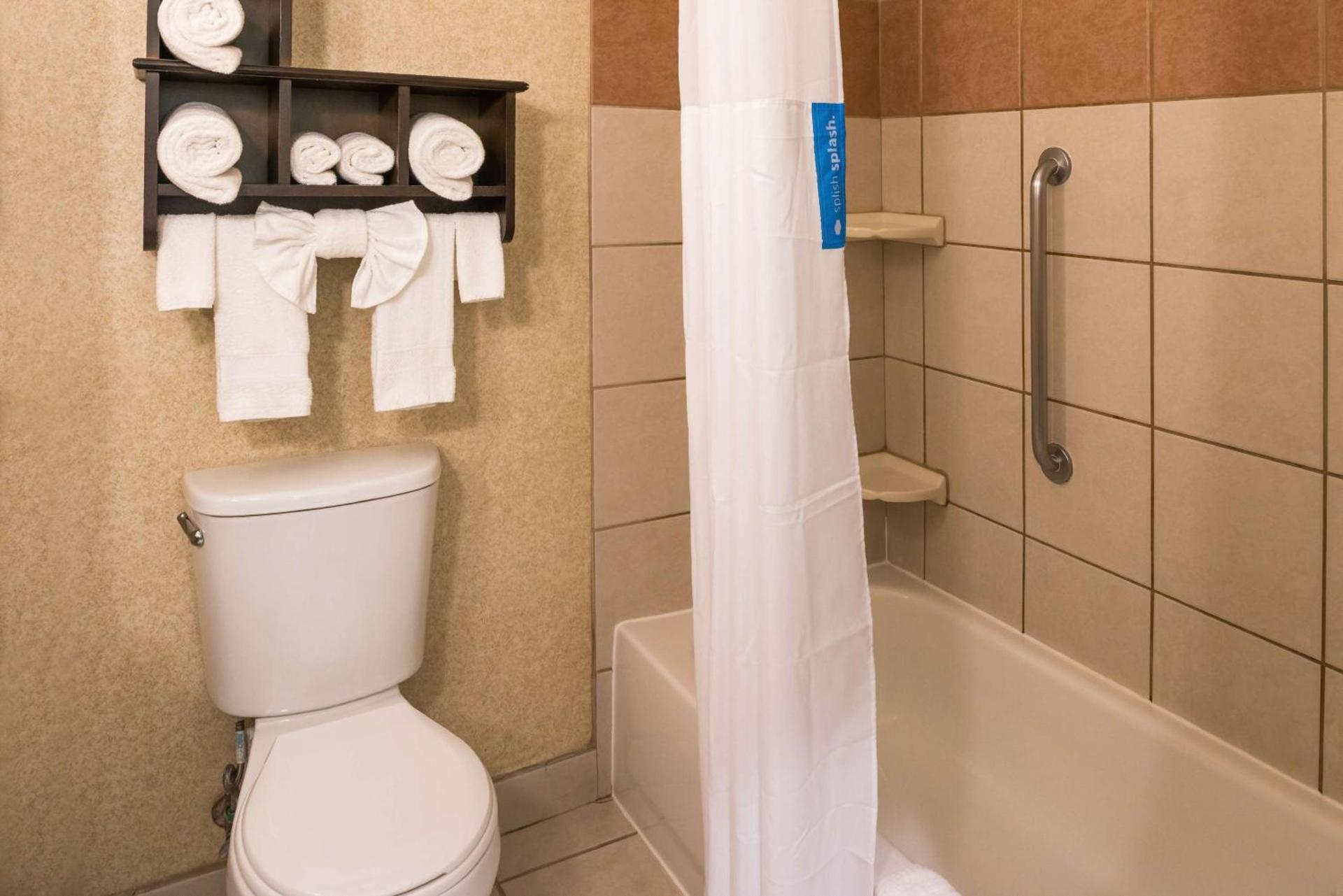 Hampton Inn & Suites Ontario photo 33