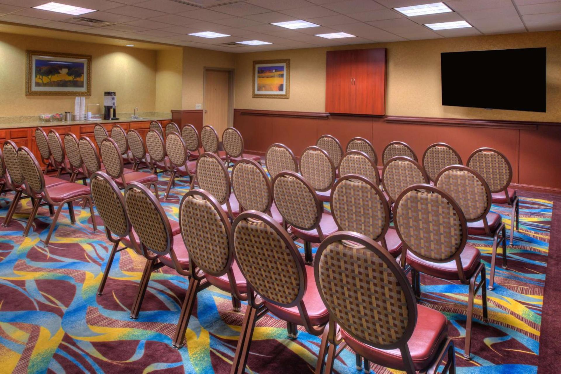 Hampton Inn & Suites Ontario photo 42