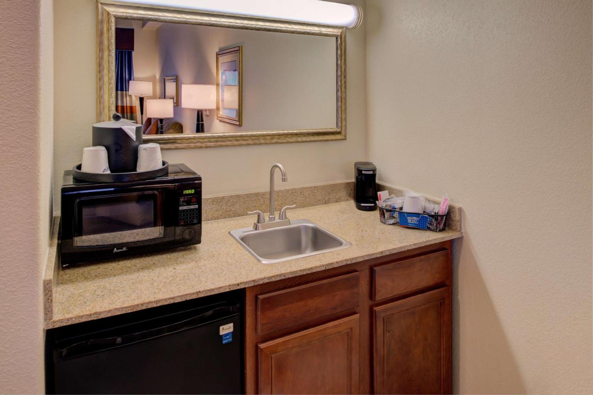 Hampton Inn & Suites Ontario photo 36