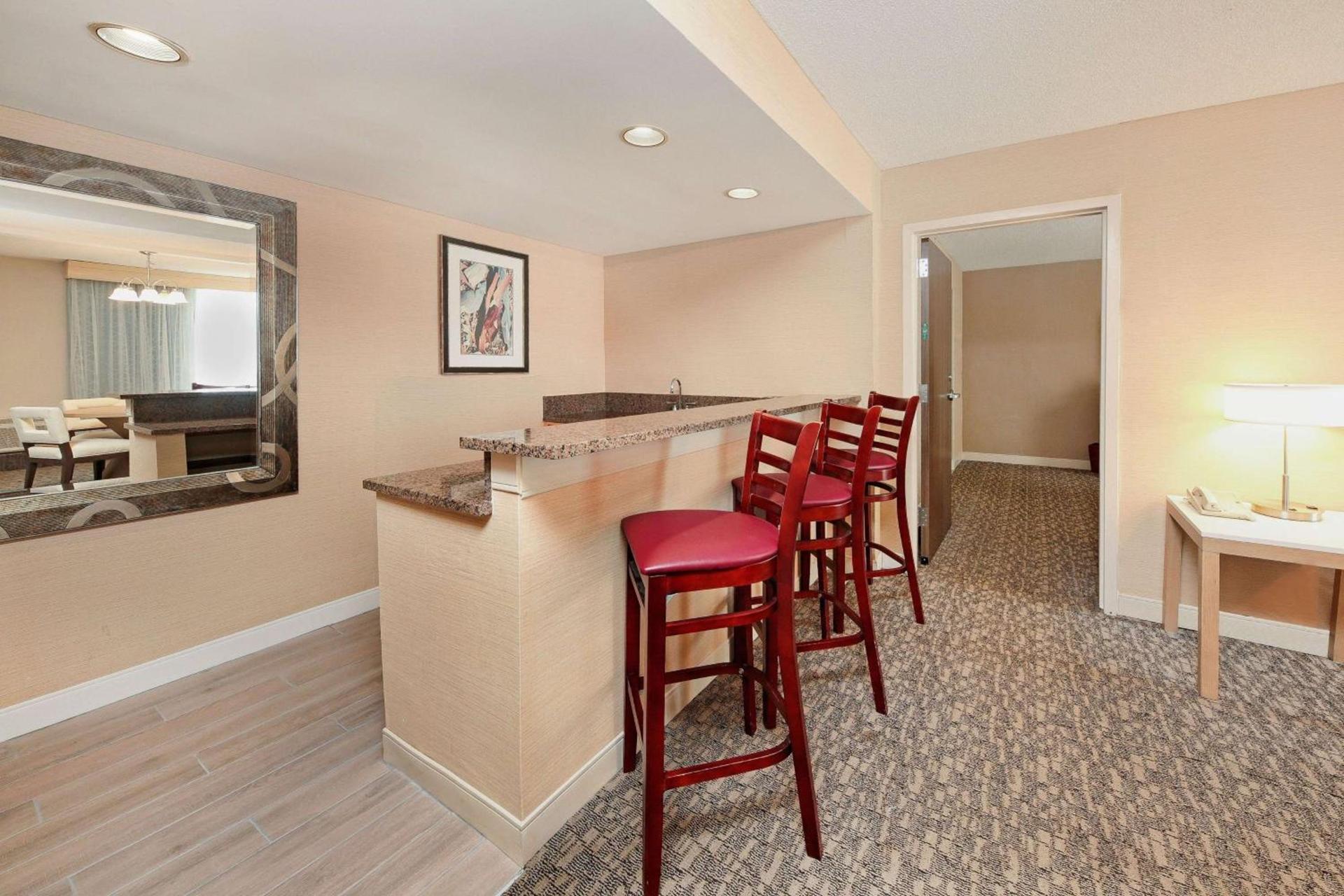 DoubleTree by Hilton Virginia Beach photo 11