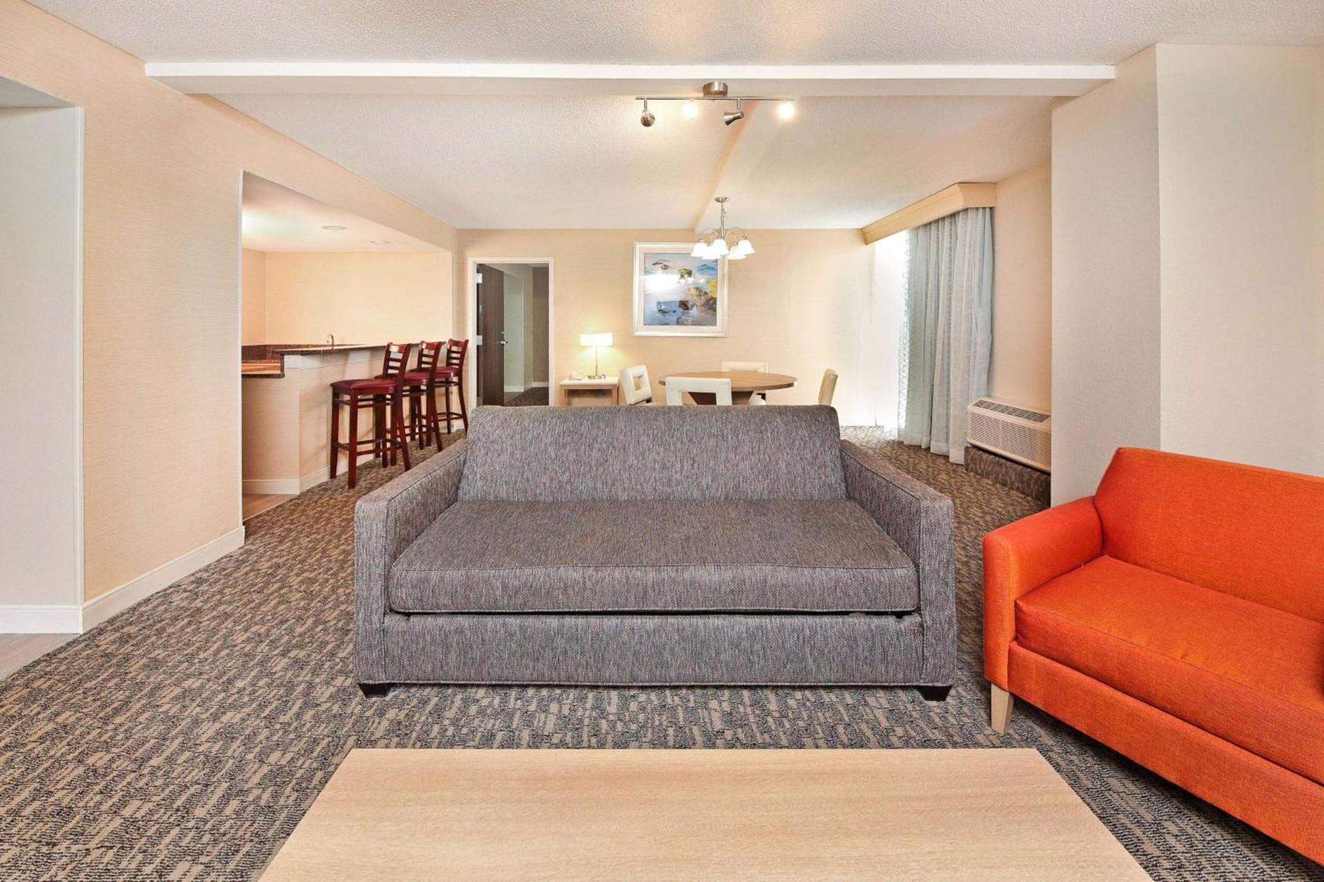 DoubleTree by Hilton Virginia Beach photo 13