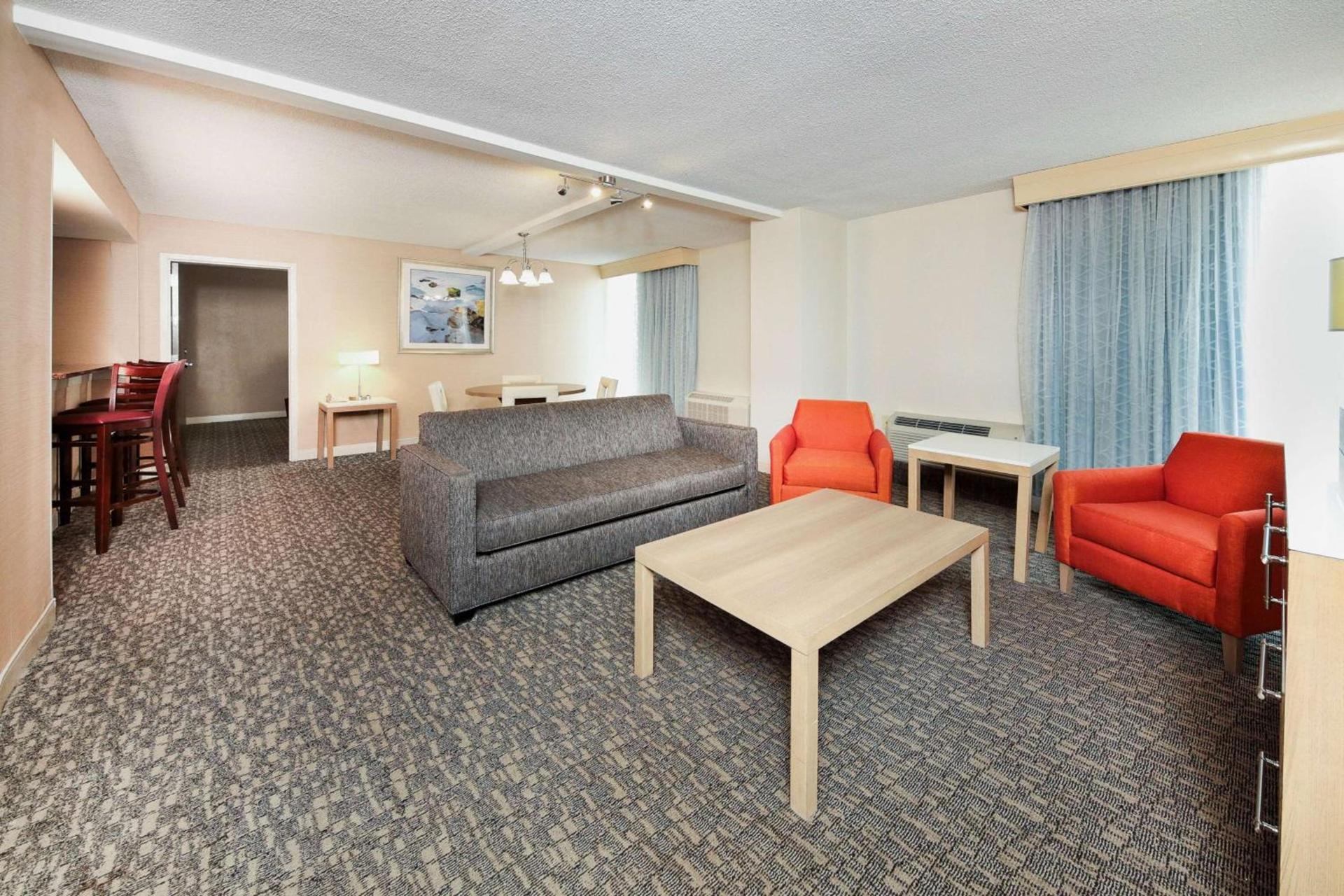 DoubleTree by Hilton Virginia Beach photo 14