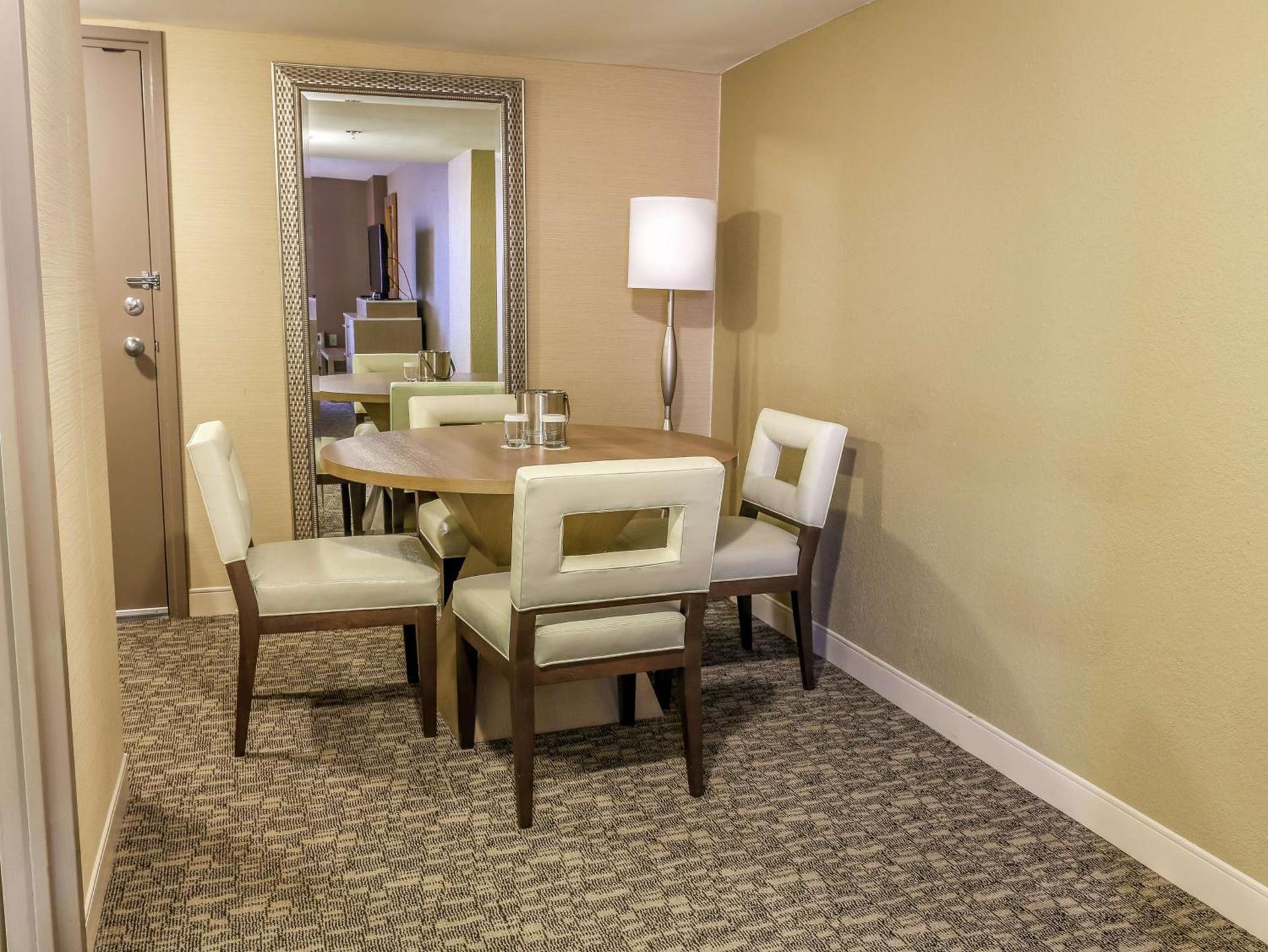 DoubleTree by Hilton Virginia Beach photo 25