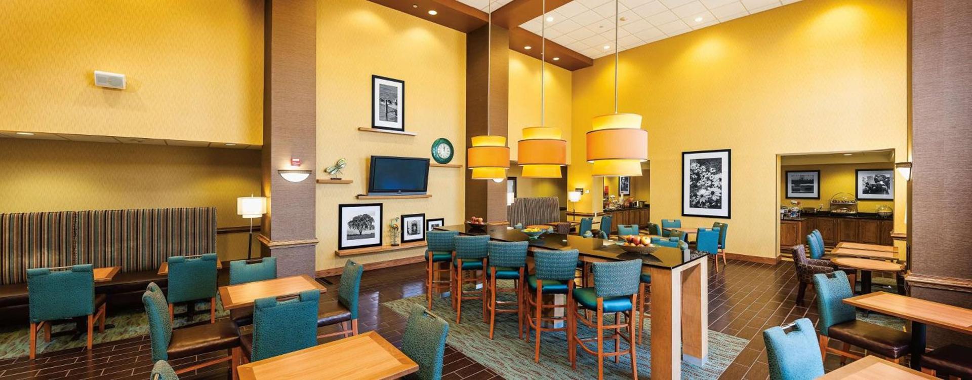 Hampton Inn & Suites Chesapeake-Square Mall photo 35