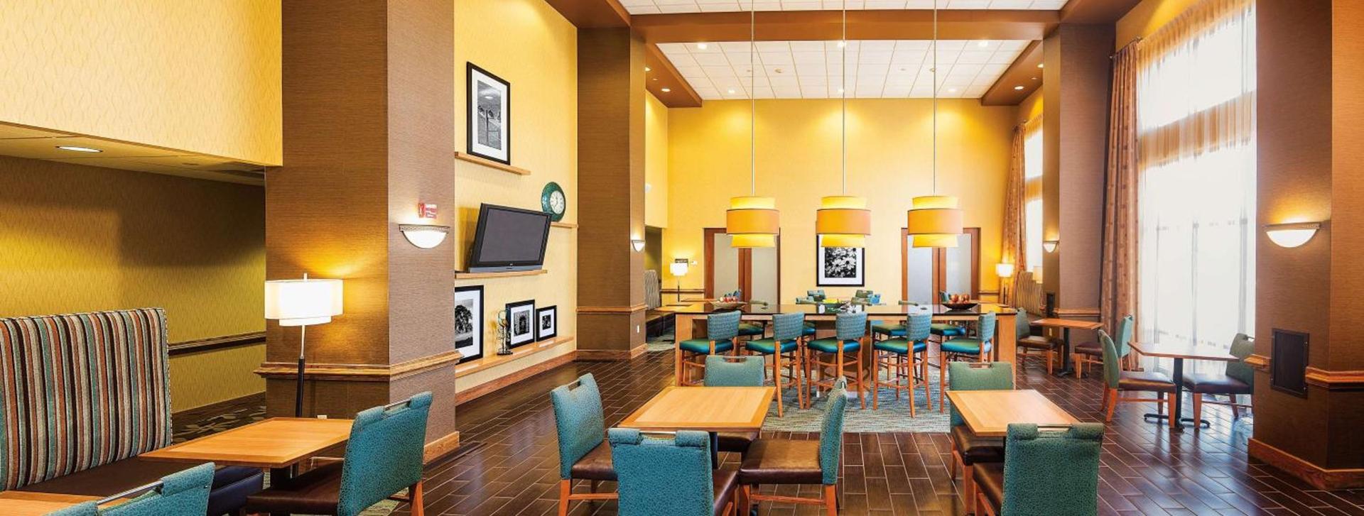 Hampton Inn & Suites Chesapeake-Square Mall photo 32