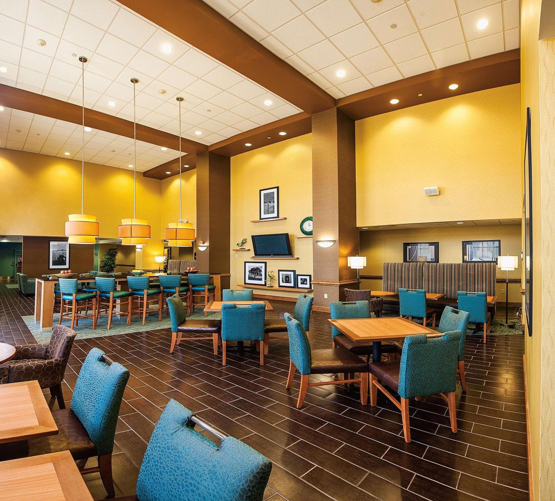 Hampton Inn & Suites Chesapeake-Square Mall photo 30