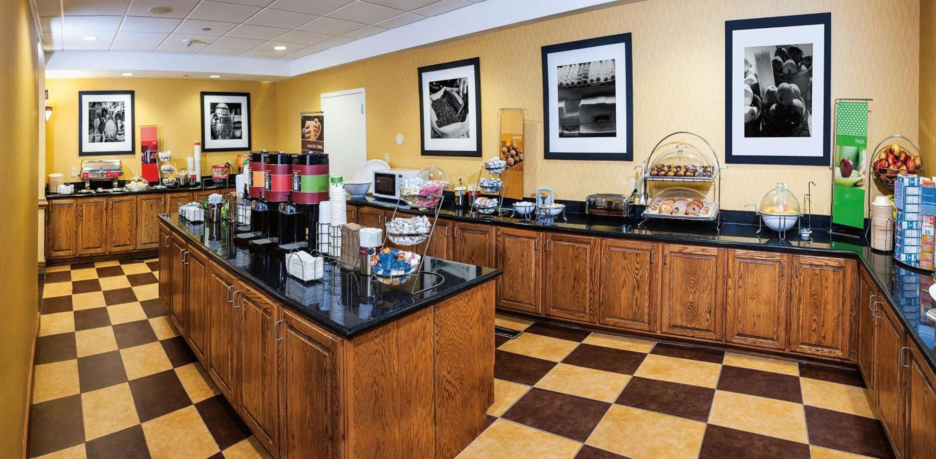 Hampton Inn & Suites Chesapeake-Square Mall photo 4