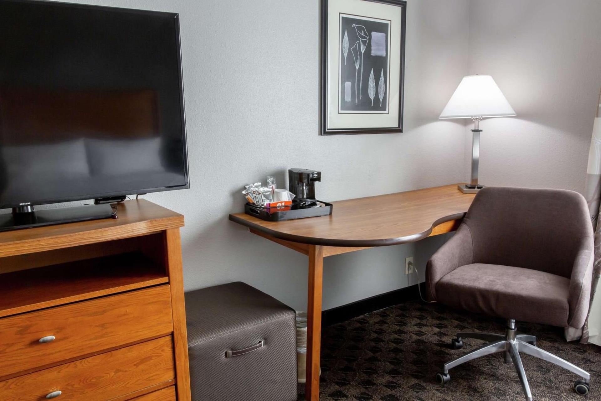 Hampton Inn & Suites Chesapeake-Square Mall photo 5