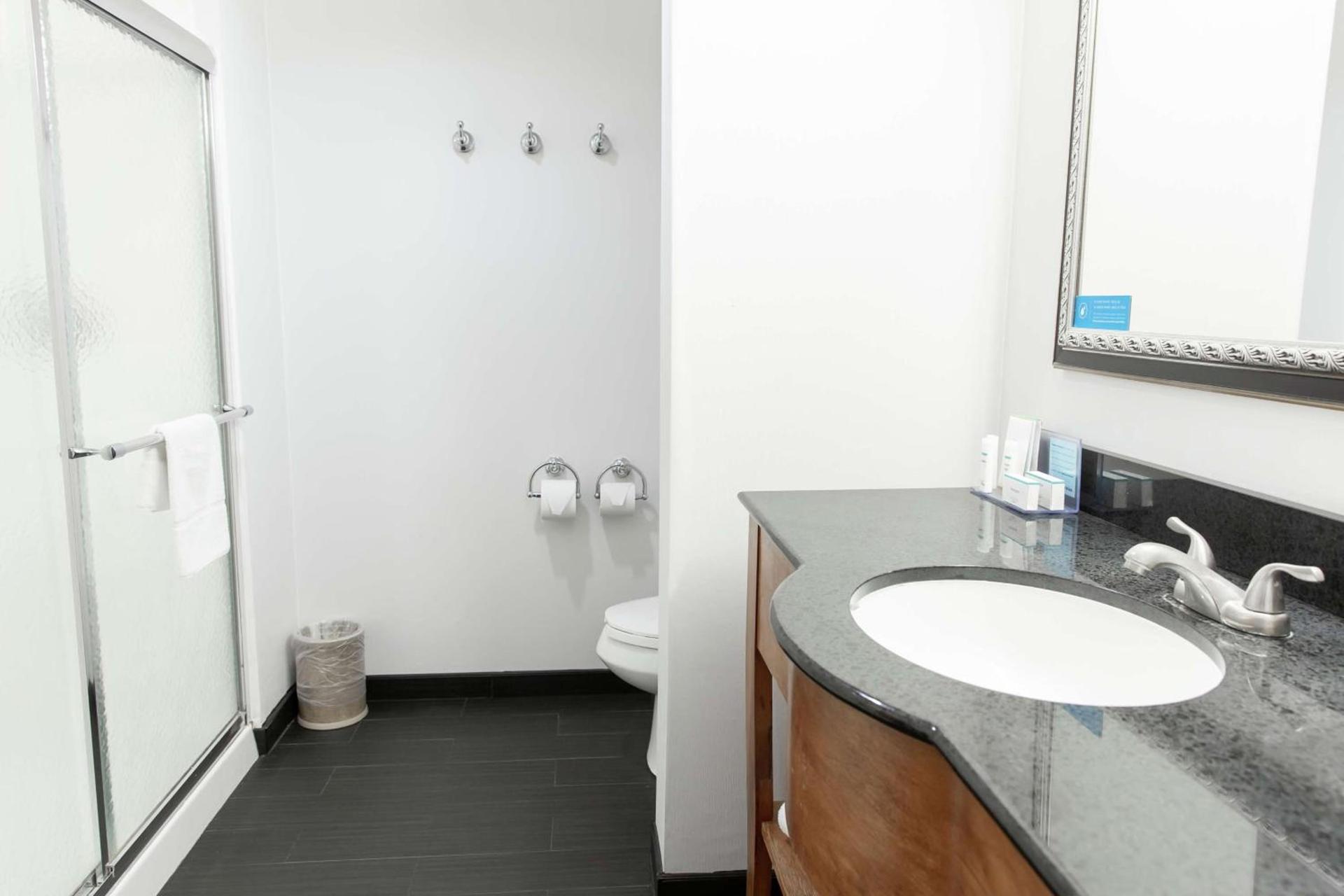 Hampton Inn & Suites Chesapeake-Square Mall photo 8