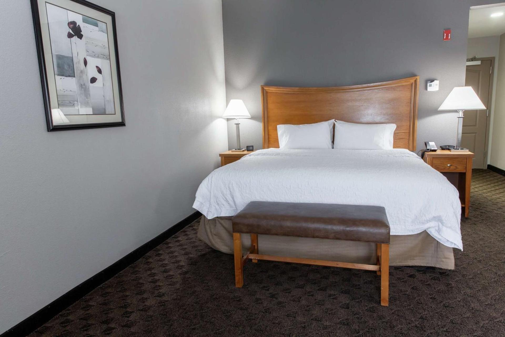 Hampton Inn & Suites Chesapeake-Square Mall photo 2