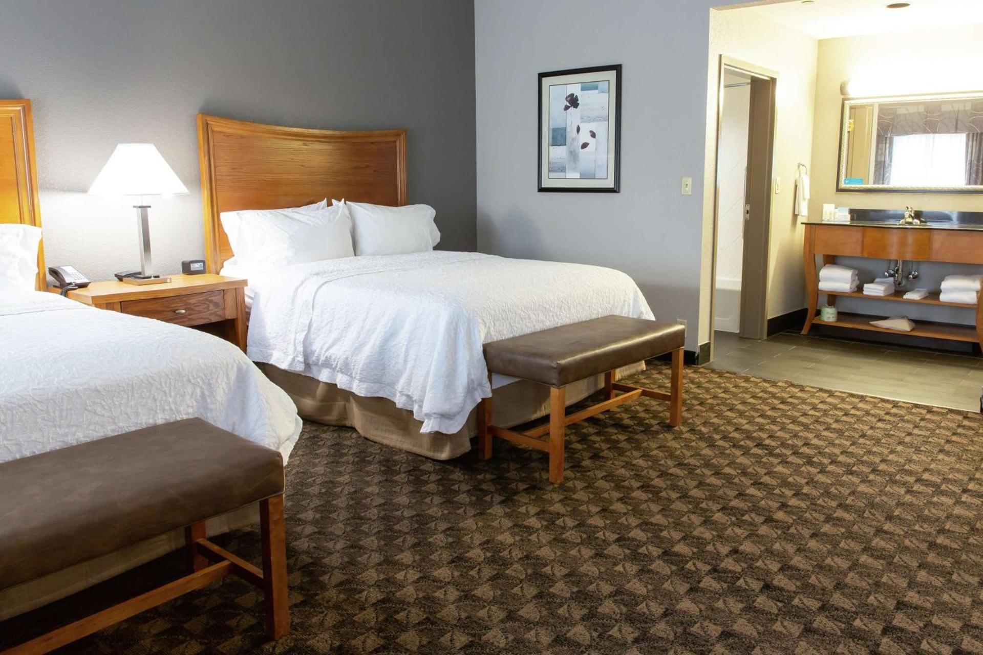 Hampton Inn & Suites Chesapeake-Square Mall photo 27