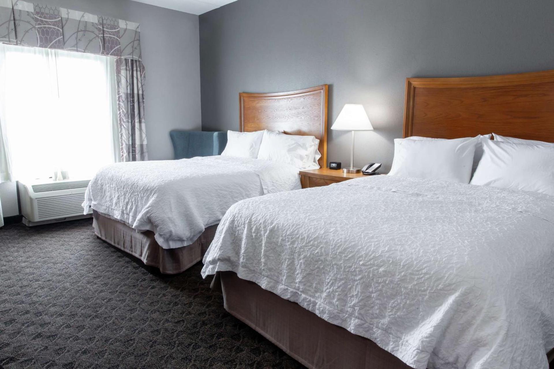 Hampton Inn & Suites Chesapeake-Square Mall photo 20
