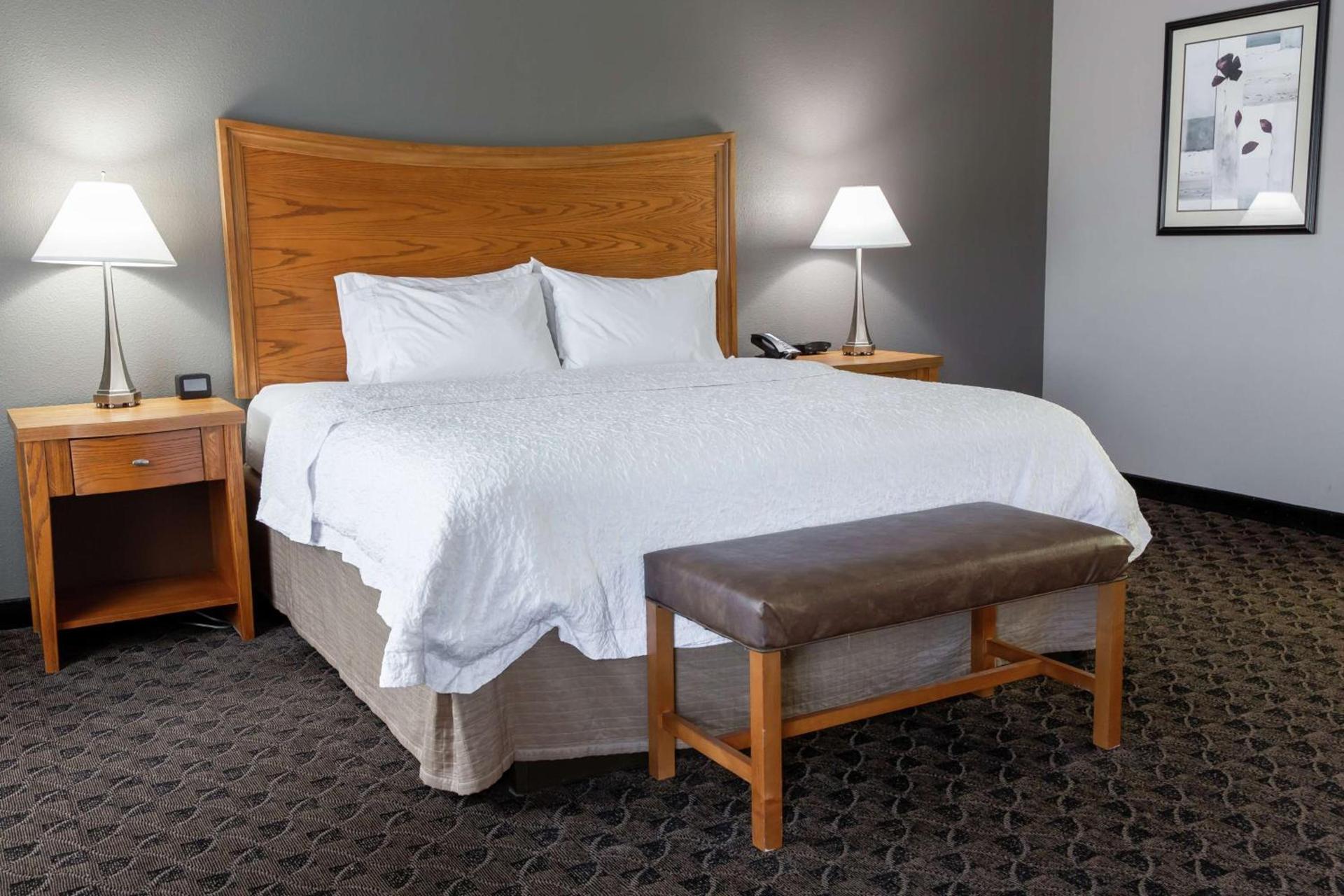 Hampton Inn & Suites Chesapeake-Square Mall photo 15