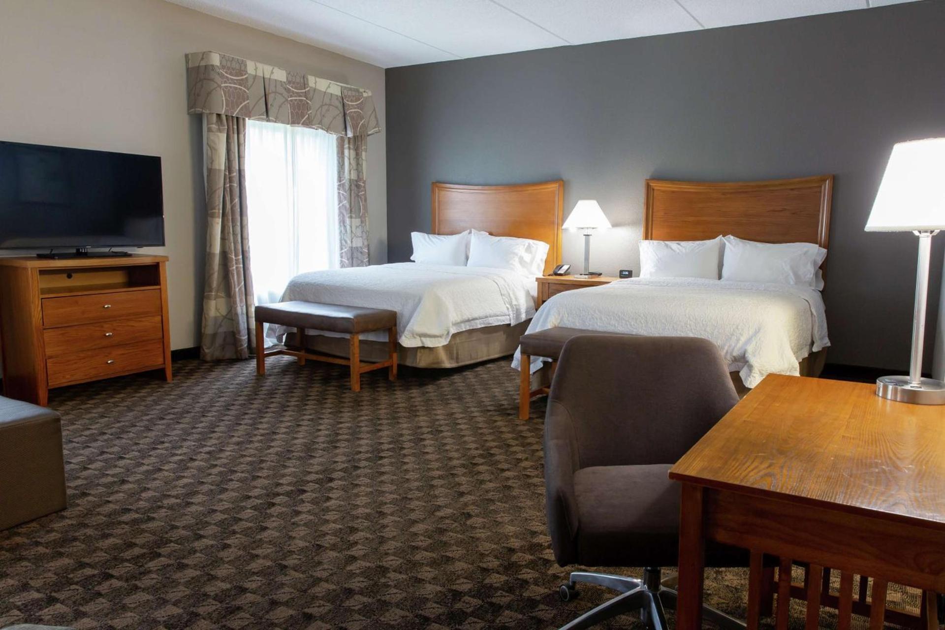 Hampton Inn & Suites Chesapeake-Square Mall photo 31
