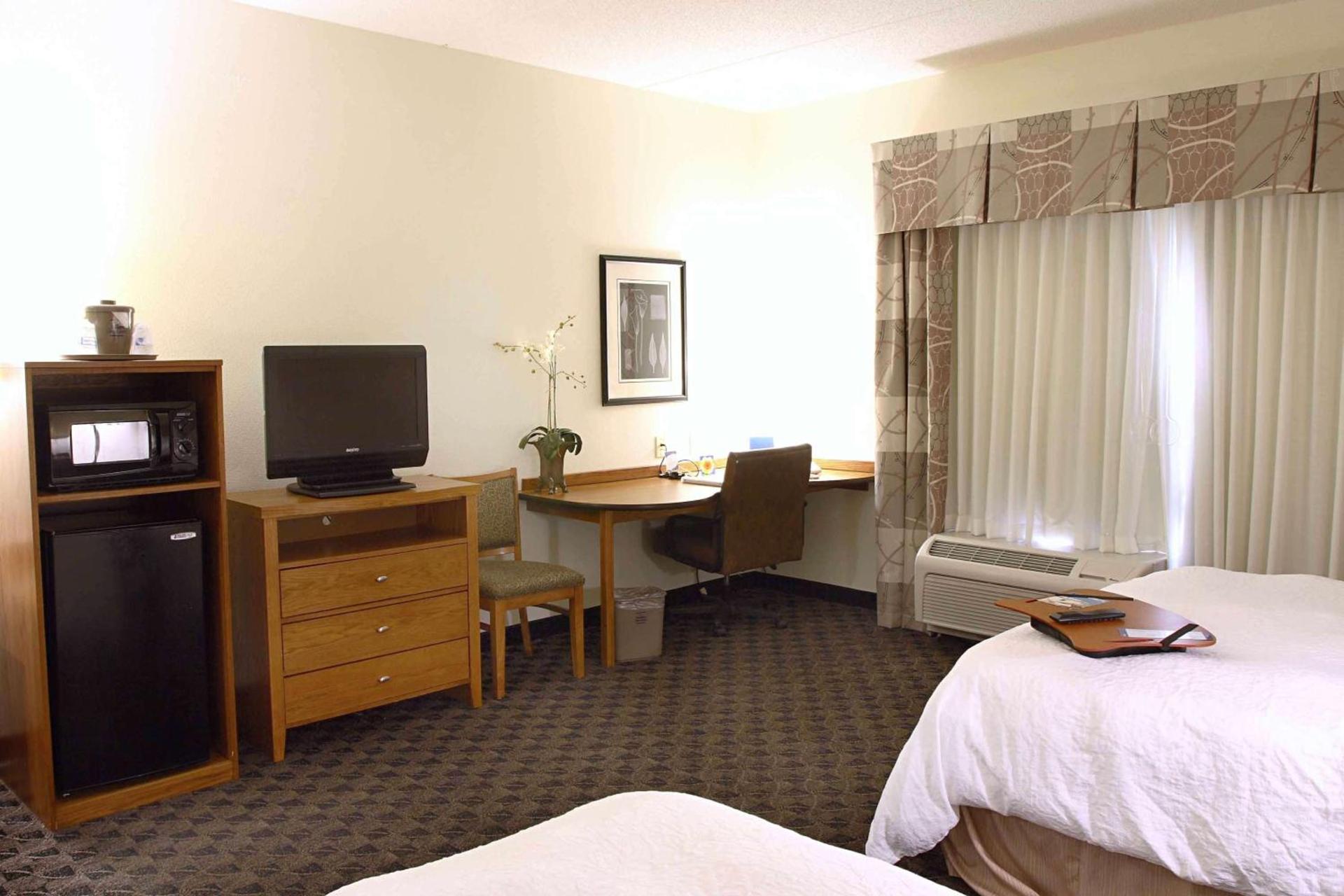Hampton Inn & Suites Chesapeake-Square Mall photo 23