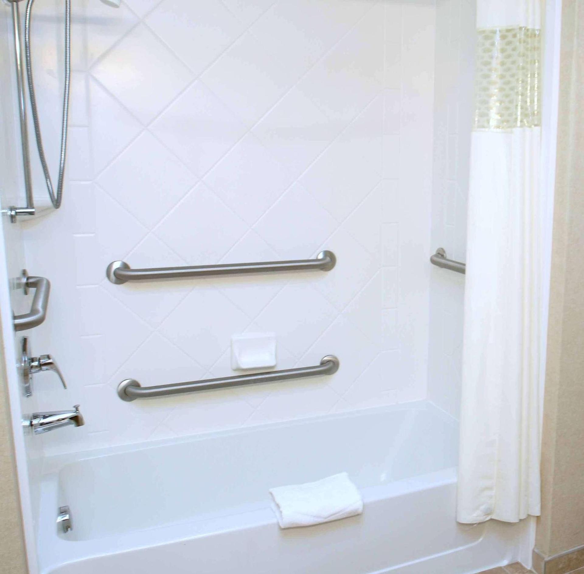Hampton Inn & Suites Chesapeake-Square Mall photo 17
