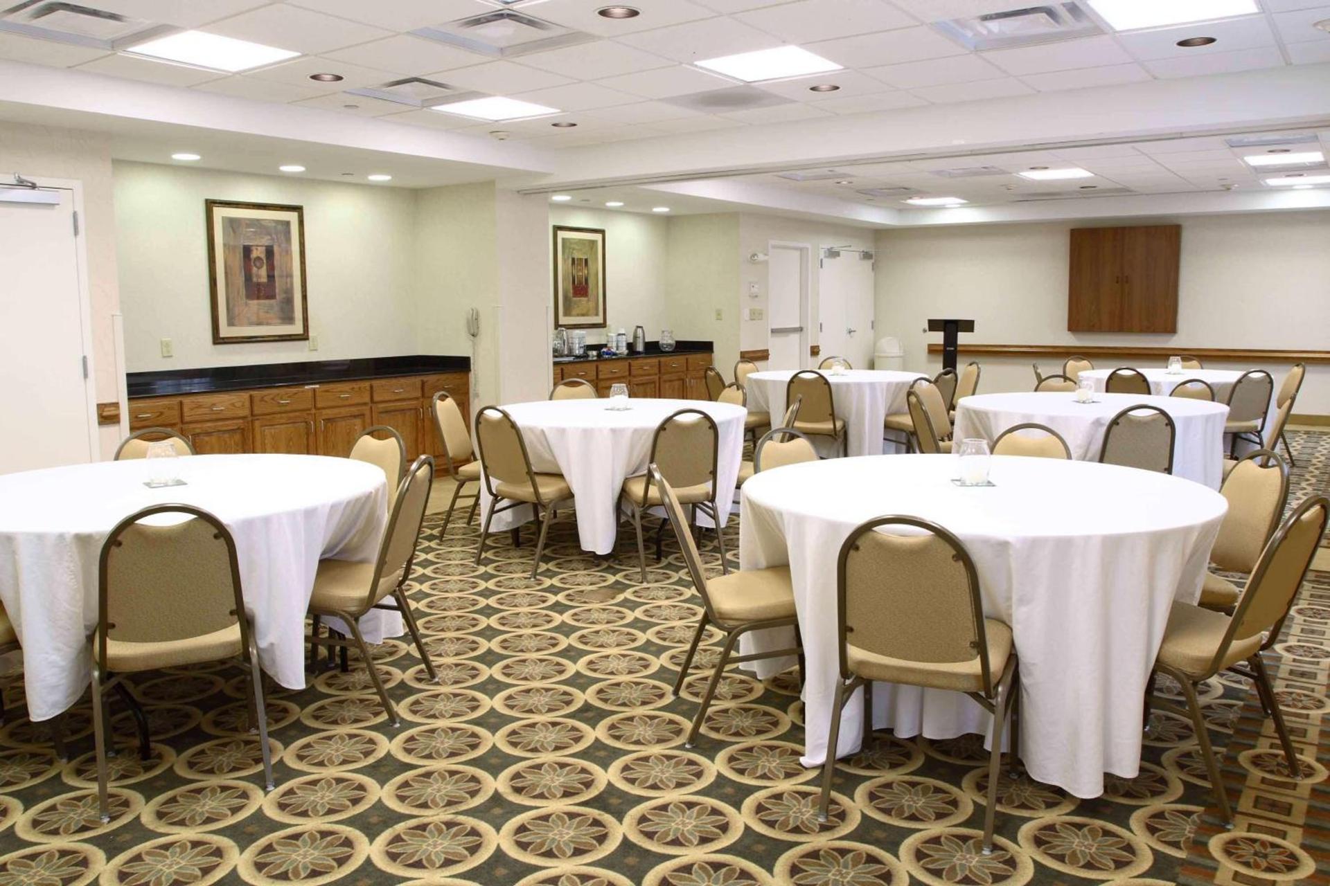 Hampton Inn & Suites Chesapeake-Square Mall photo 1