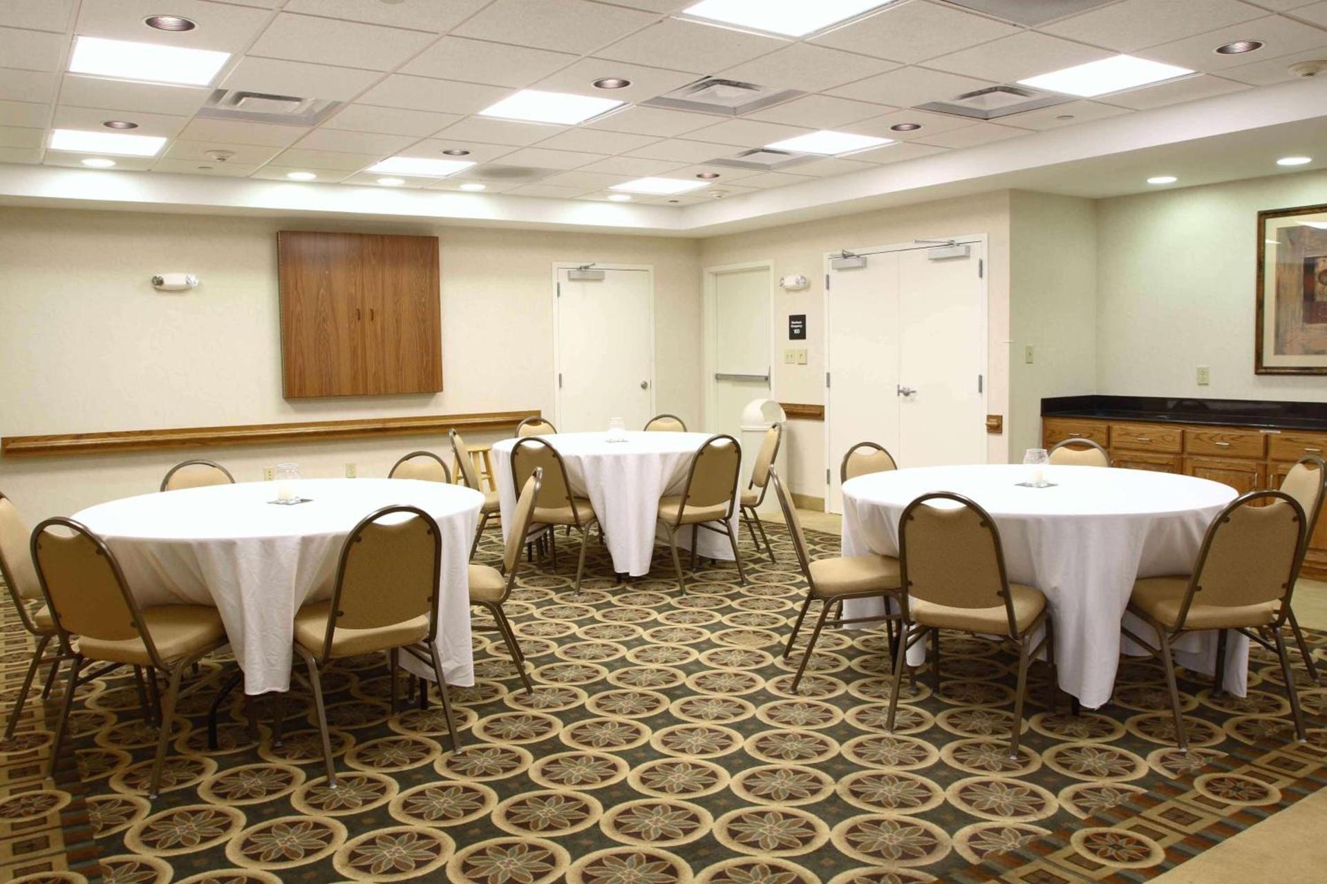 Hampton Inn & Suites Chesapeake-Square Mall photo 19
