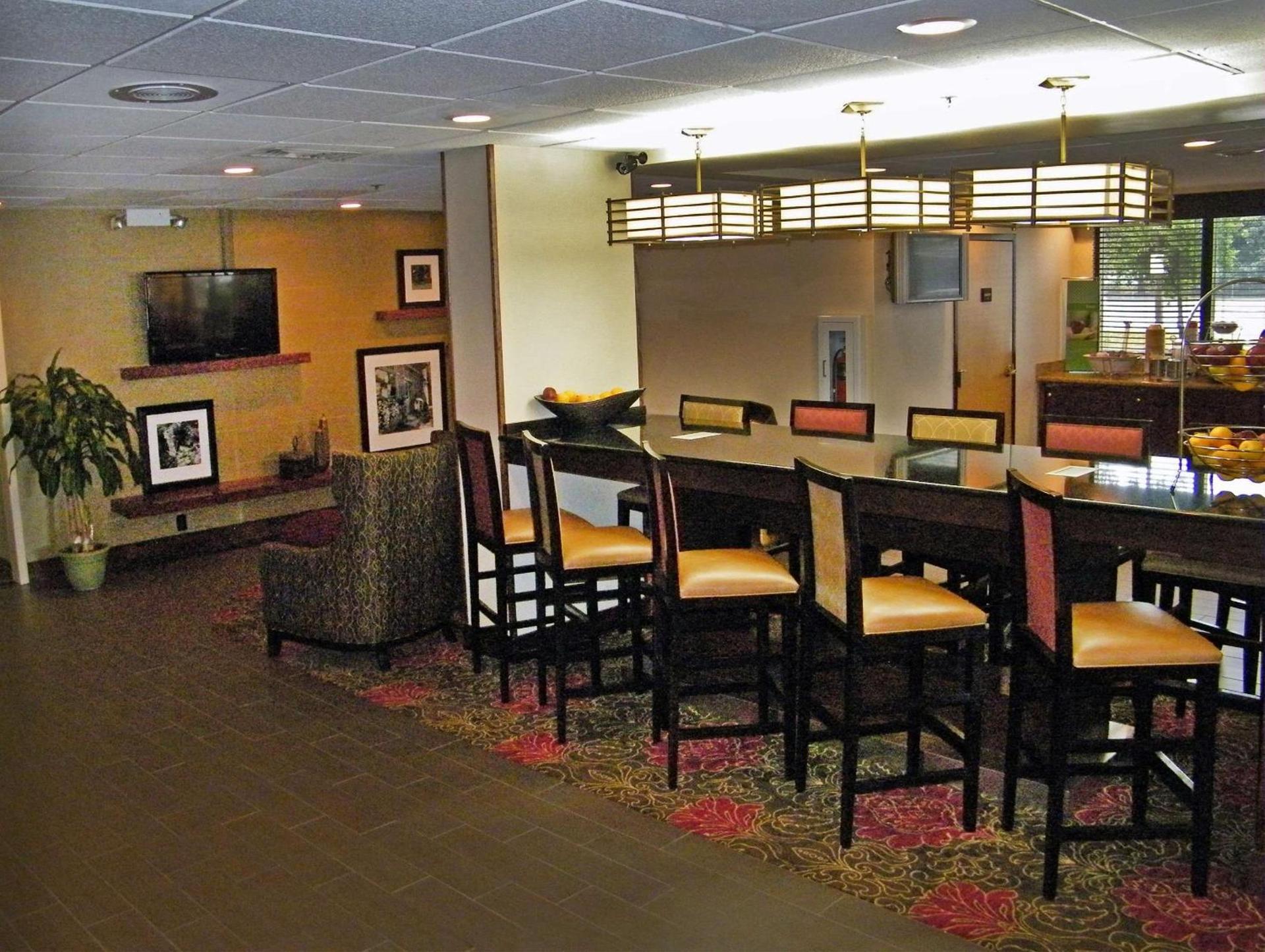 Hampton Inn Norfolk/Chesapeake - Greenbrier Area photo 3