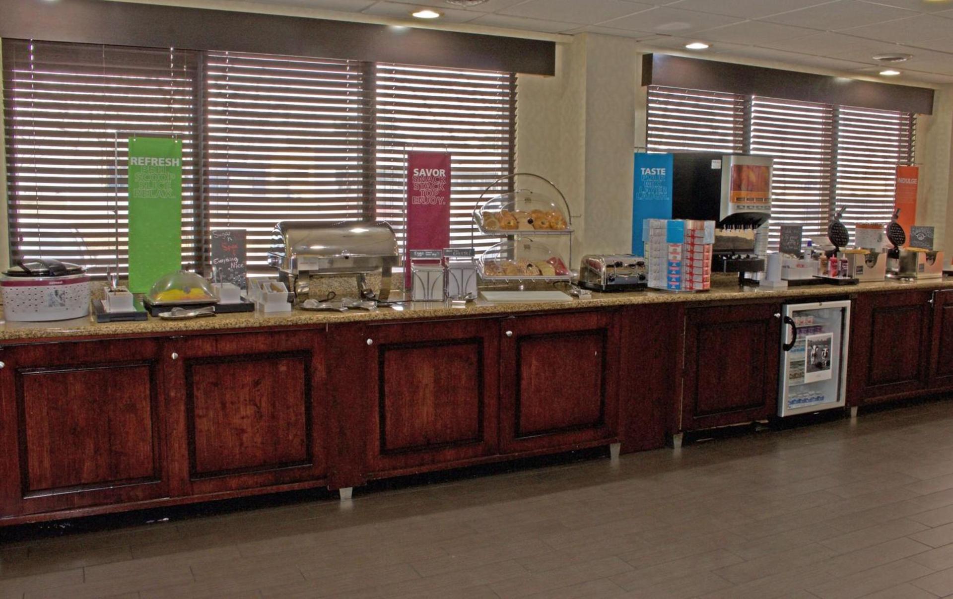 Hampton Inn Norfolk/Chesapeake - Greenbrier Area photo 8