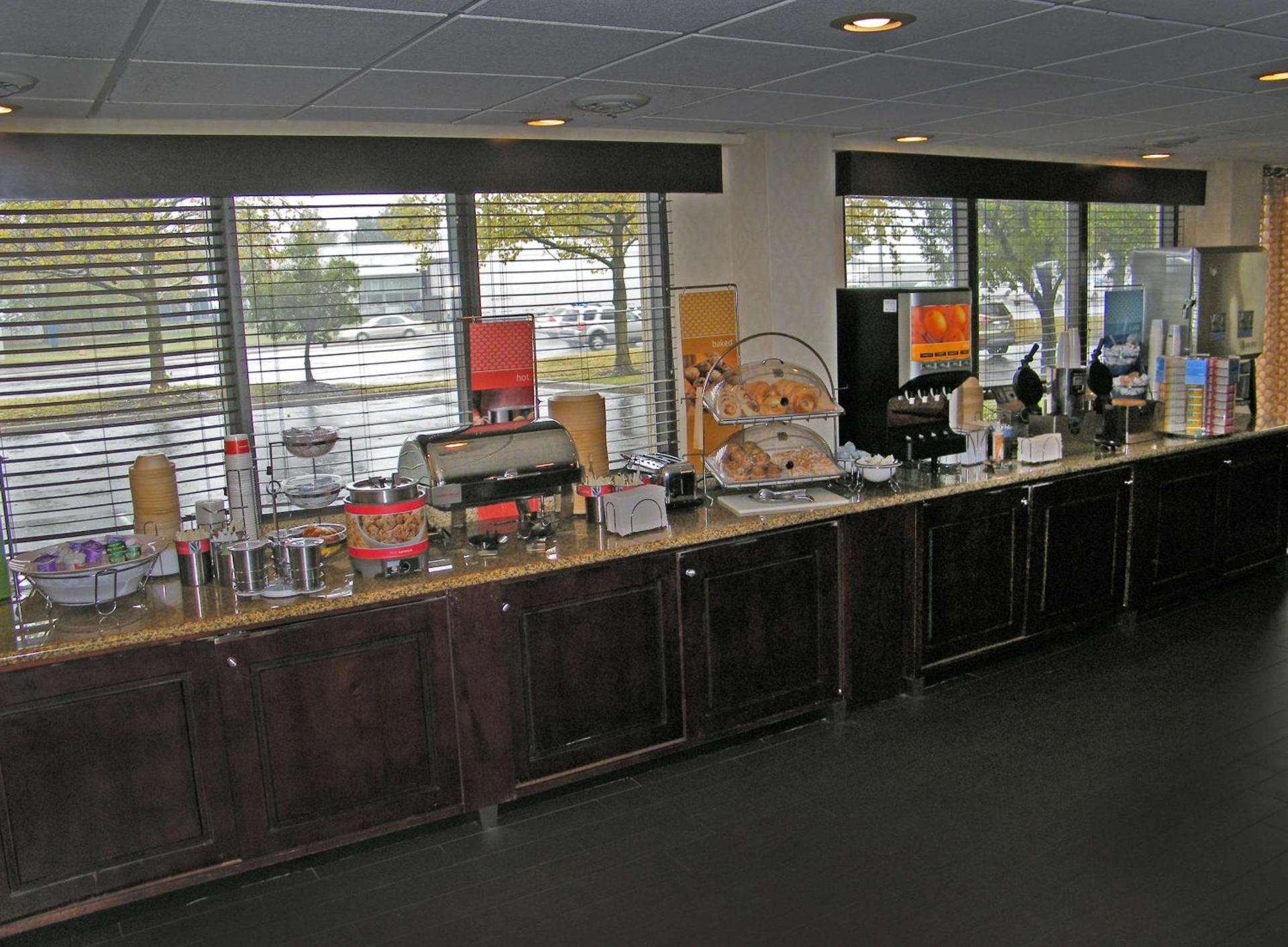 Hampton Inn Norfolk/Chesapeake - Greenbrier Area photo 10