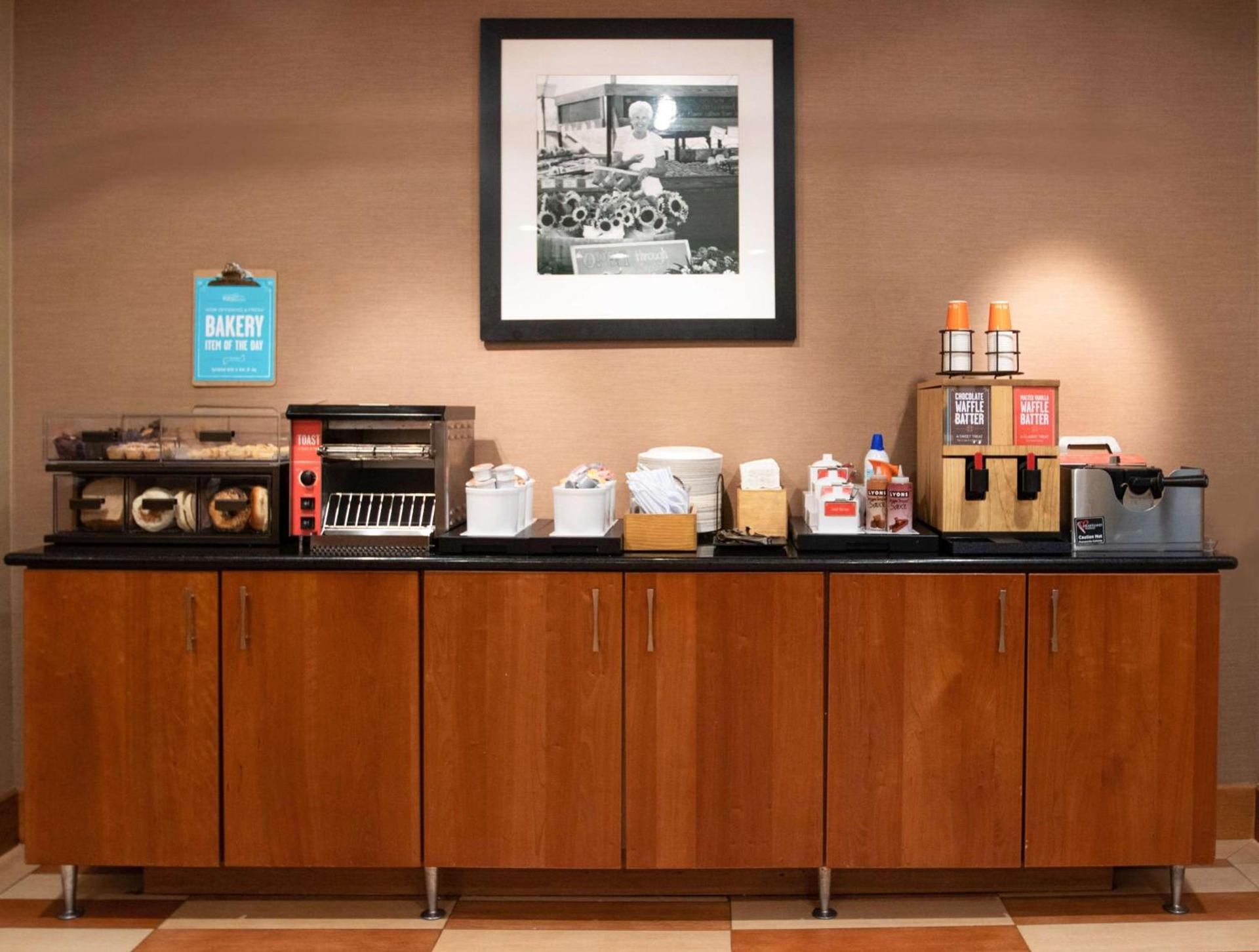 Hampton Inn Gloucester photo 10