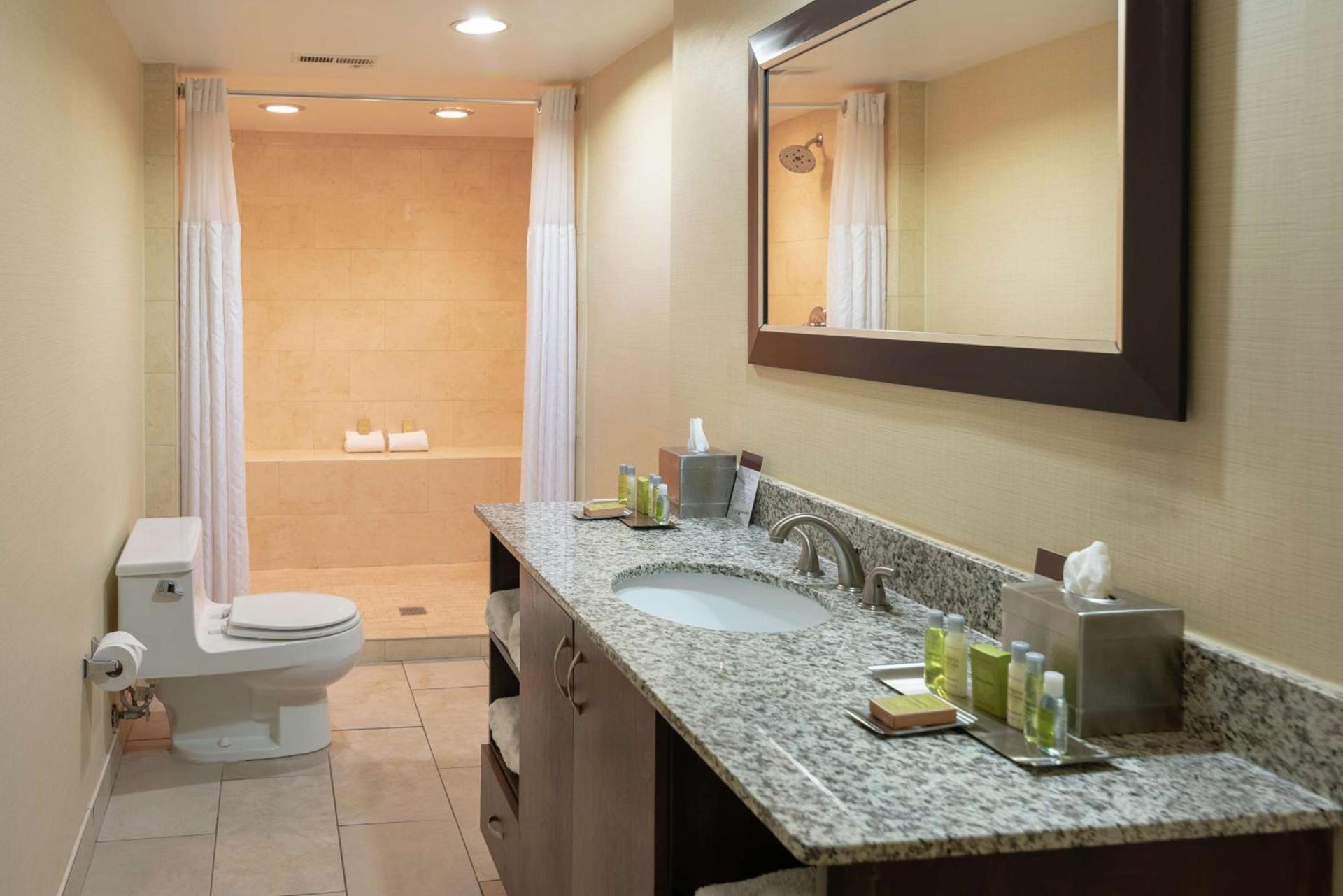 DoubleTree by Hilton Norfolk Airport photo 17